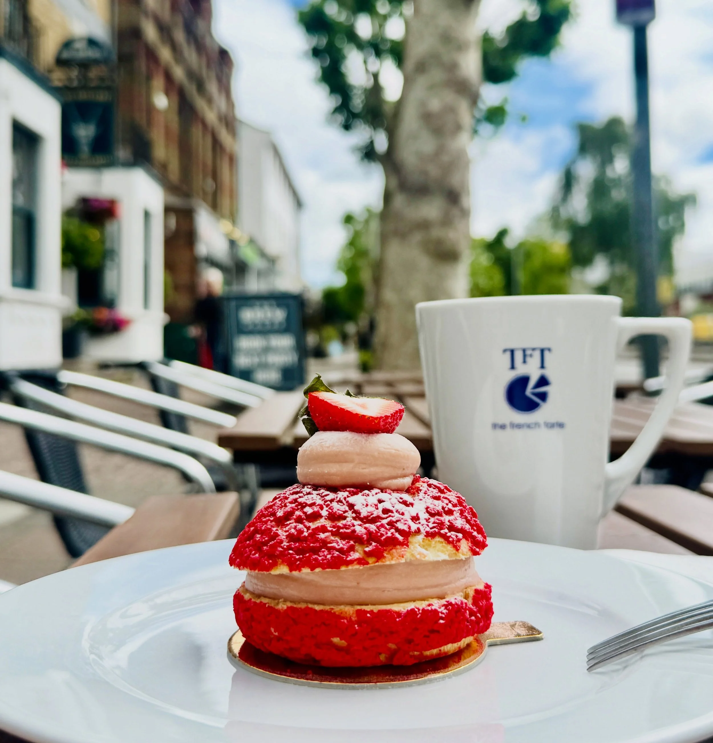 Sunshine is back 🌤️
Have a lovely Tuesday everyone.
&bull;
Strawberry &Eacute;clair 🍓
&bull;
ᴏᴘᴇɴɪɴɢ ʜᴏᴜʀs 
ᴛᴜᴇsᴅᴀʏ ᴛᴏ ғʀɪᴅᴀʏ 8.30ᴀᴍ ᴛ- 4ᴘᴍ
sᴀᴛᴜʀᴅᴀʏ &amp; sᴜɴᴅᴀʏ 9ᴀᴍ - 4ᴘᴍ