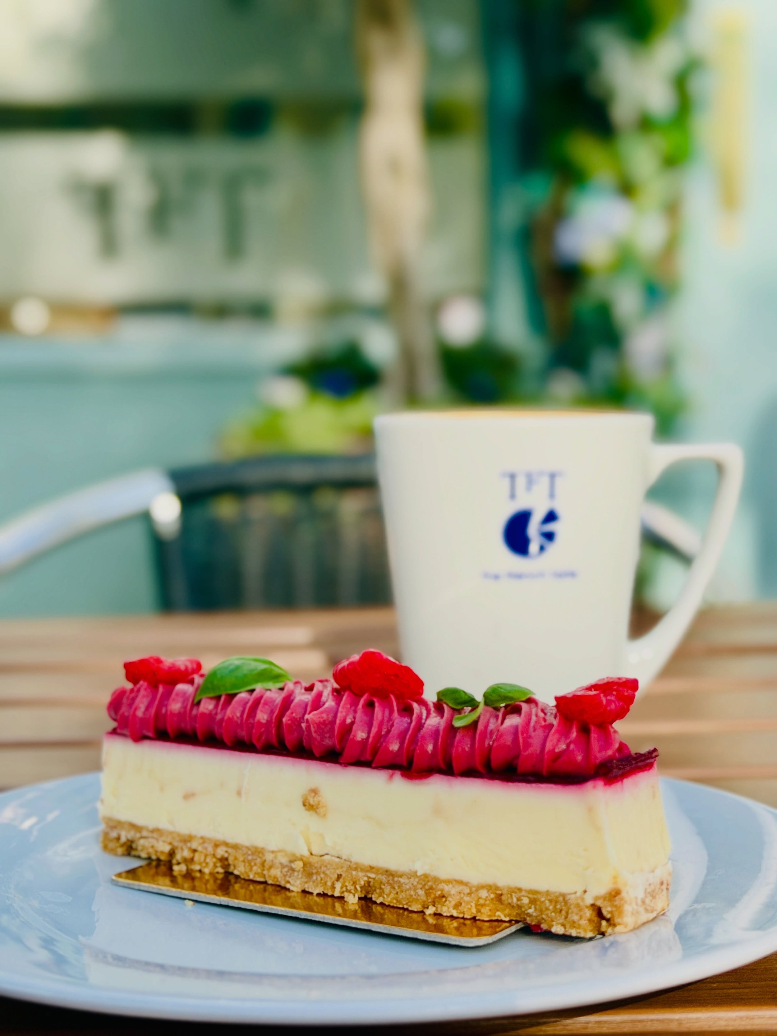 Is cheesecake one of your favourite dessert? 
&bull;
White Chocolate &amp; Raspberry Cheesecake 
&bull;
#cheesecake #whitechocolate #dessertlovers #cafekingstonuponthames