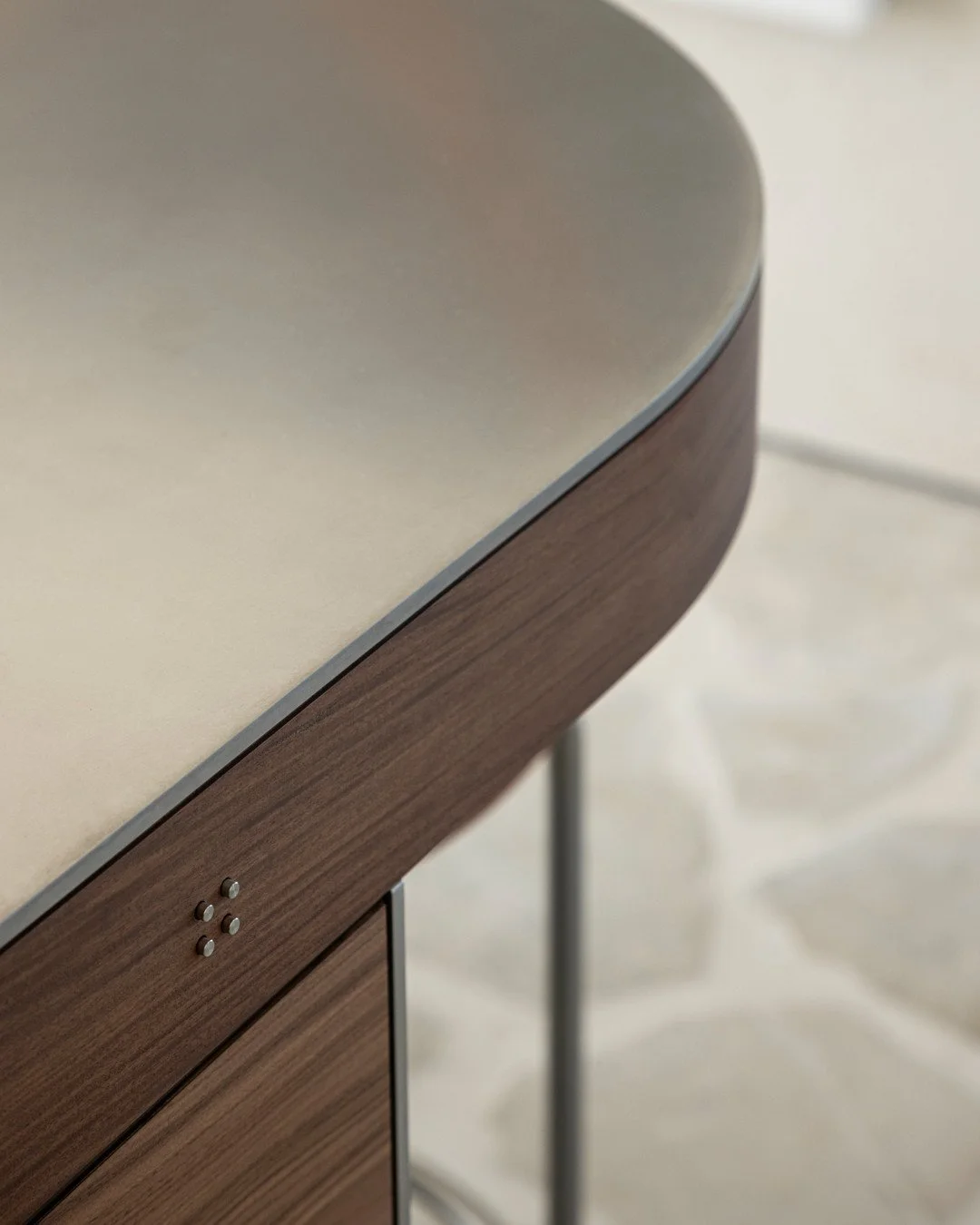 Stainless steel, wood, and a quiet sense of finesse.⁠
In this penthouse by @rietveldprojects_rrr and @peterivens_interiors, materials shape the space with precision.⁠
⁠
Set flush within the architecture, DoT Furniture blends into the surface.⁠
A prec