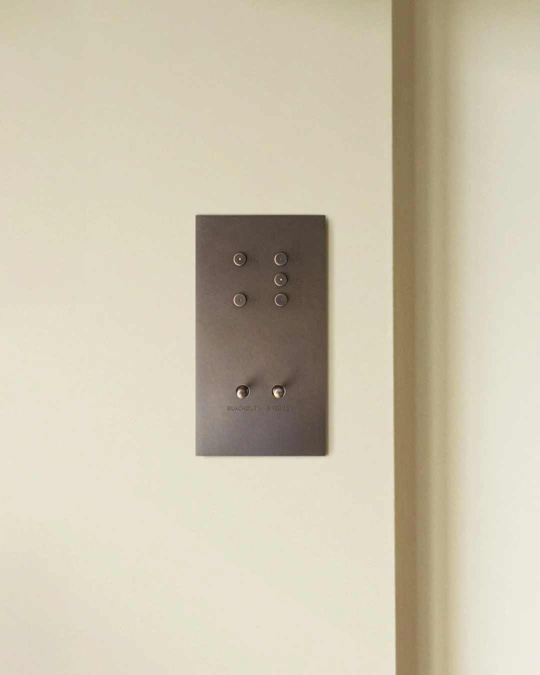 Corked Bronze Patina: a finish that elevates every detail.⁠
⁠
Buttons with integrated LEDs, personalized engravings, and precision-crafted levers, where refinement meets accuracy.⁠
⁠
⁠
#atelierluxus #designinterior #madeinbelgium #switches #bespoke