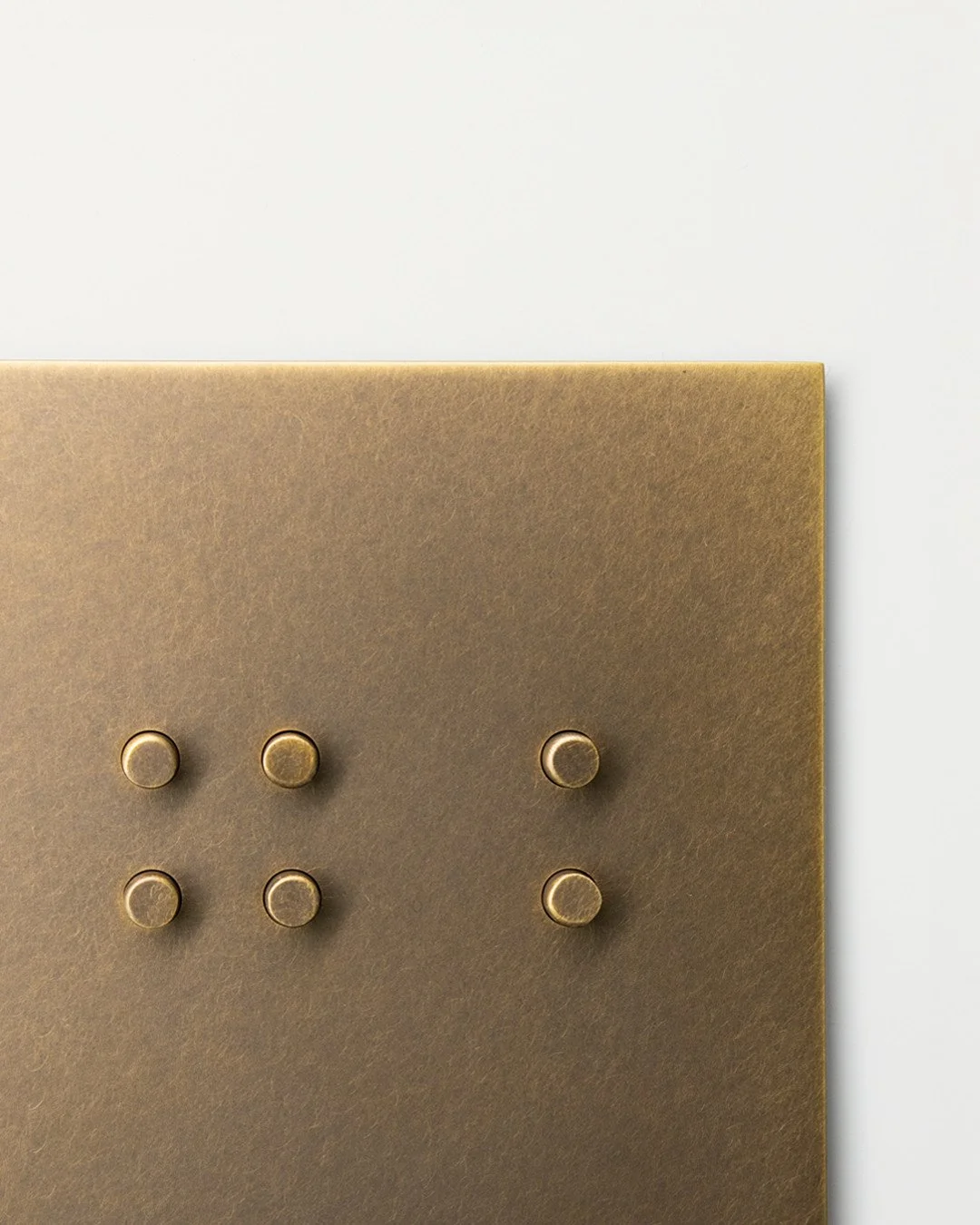 Dot Collection.
Minimalist design with Oxidized Old Gold patina.
⁠
⁠
#atelierluxus #designinterior #madeinbelgium #homedecor #switches #bespokeswitches