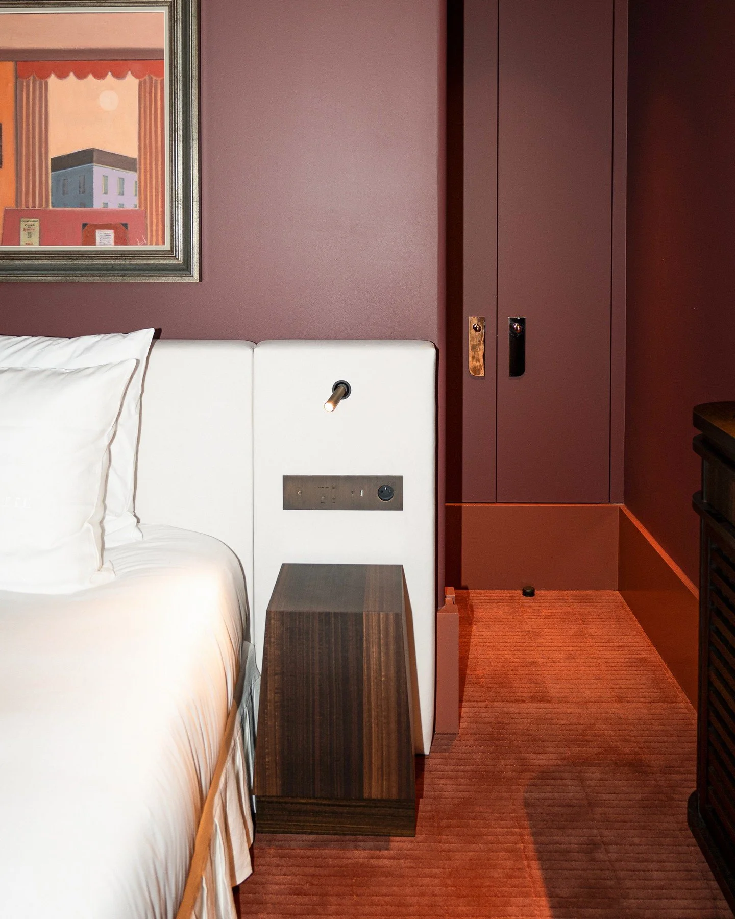 In this room designed by @grain_designoffice for Maison Colette , deep shades of red envelop the space from floor to ceiling, creating an atmosphere that feels both bold and refined.⁠
⁠
Shaped by the project&rsquo;s needs, we designed light bronze pa