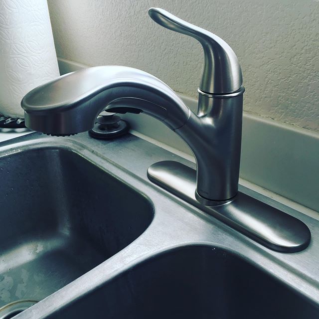 Kitchen sink faucet install#riviera_plumbing #dirtyhandscleanmoney #plumbing #faucetdesign