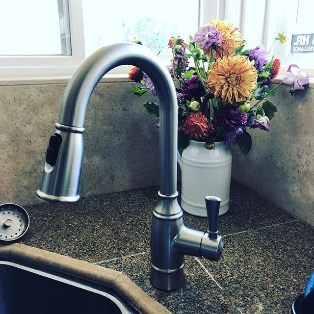 New kitchen sink faucet #riviera_plumbing #dirtyhandscleanmoney #faucetdesign #entrepreneur life #plumbing