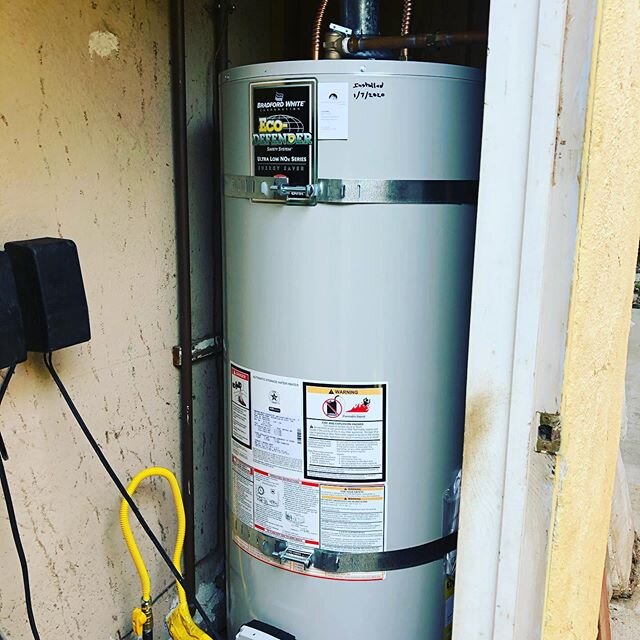 50 gallon gas water heater install #plumbing #bradfordwhite #dirtyhandscleanmoney #santabarbara