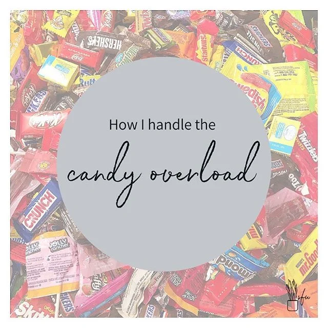 Is anyone else swimming in candy today? 🍭With three boys having fun trick-or-treating yesterday, we came home with quite a pile of candy. 😱
⠀⠀⠀⠀⠀⠀⠀⠀⠀
I thought I would take this opportunity to share with you how I handle these types of holidays wit