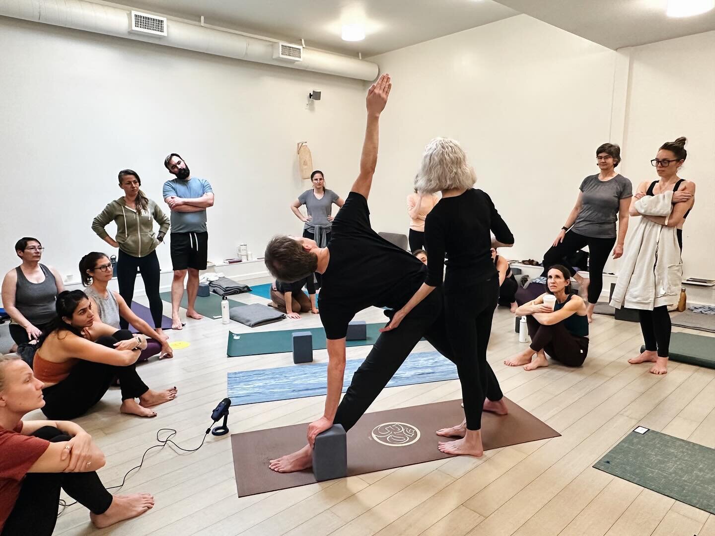 The second weekend of @anniecarpentersmartflow 200 HR training kicks off today. We&rsquo;re so excited for the group of yogis in the training!