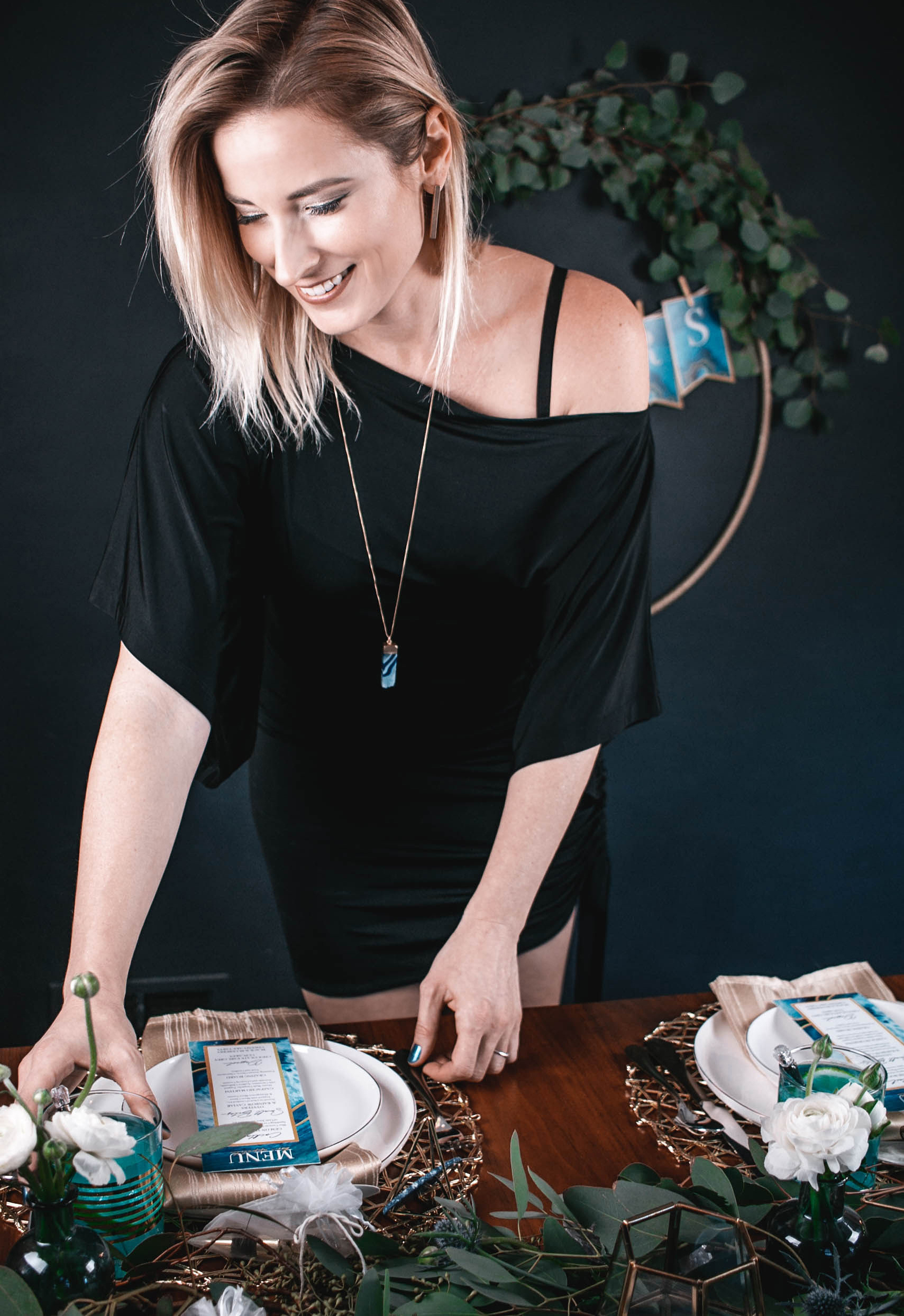 DiningTable_Img1.jpg