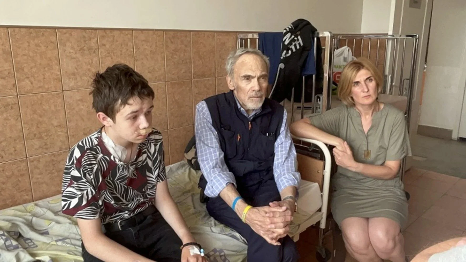 A child after surgery with Dr. Redlener and Yuliia Kardash. 