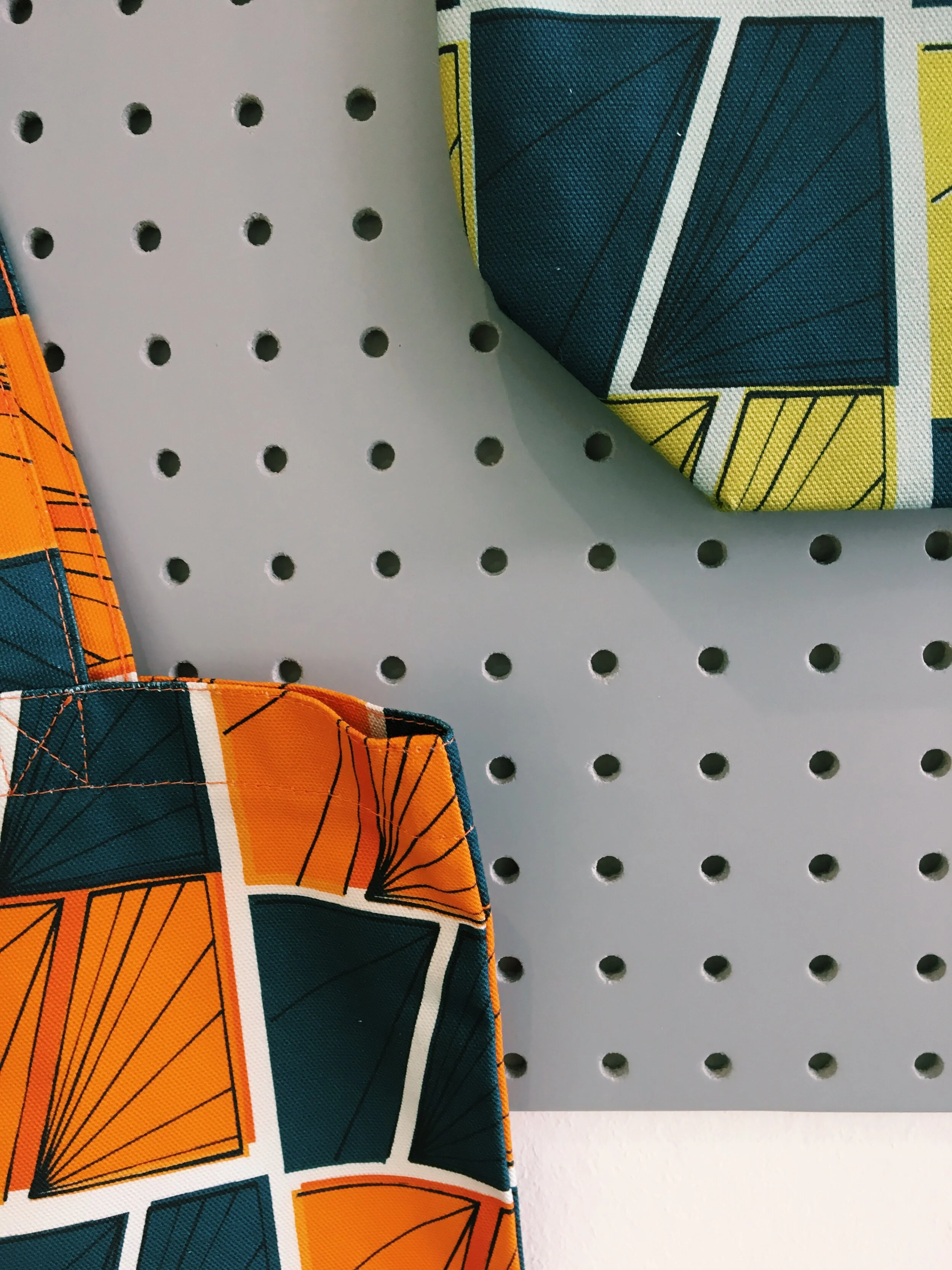 E883ECB9-CBF0-4F0E-B6D5-A10050AC11E5