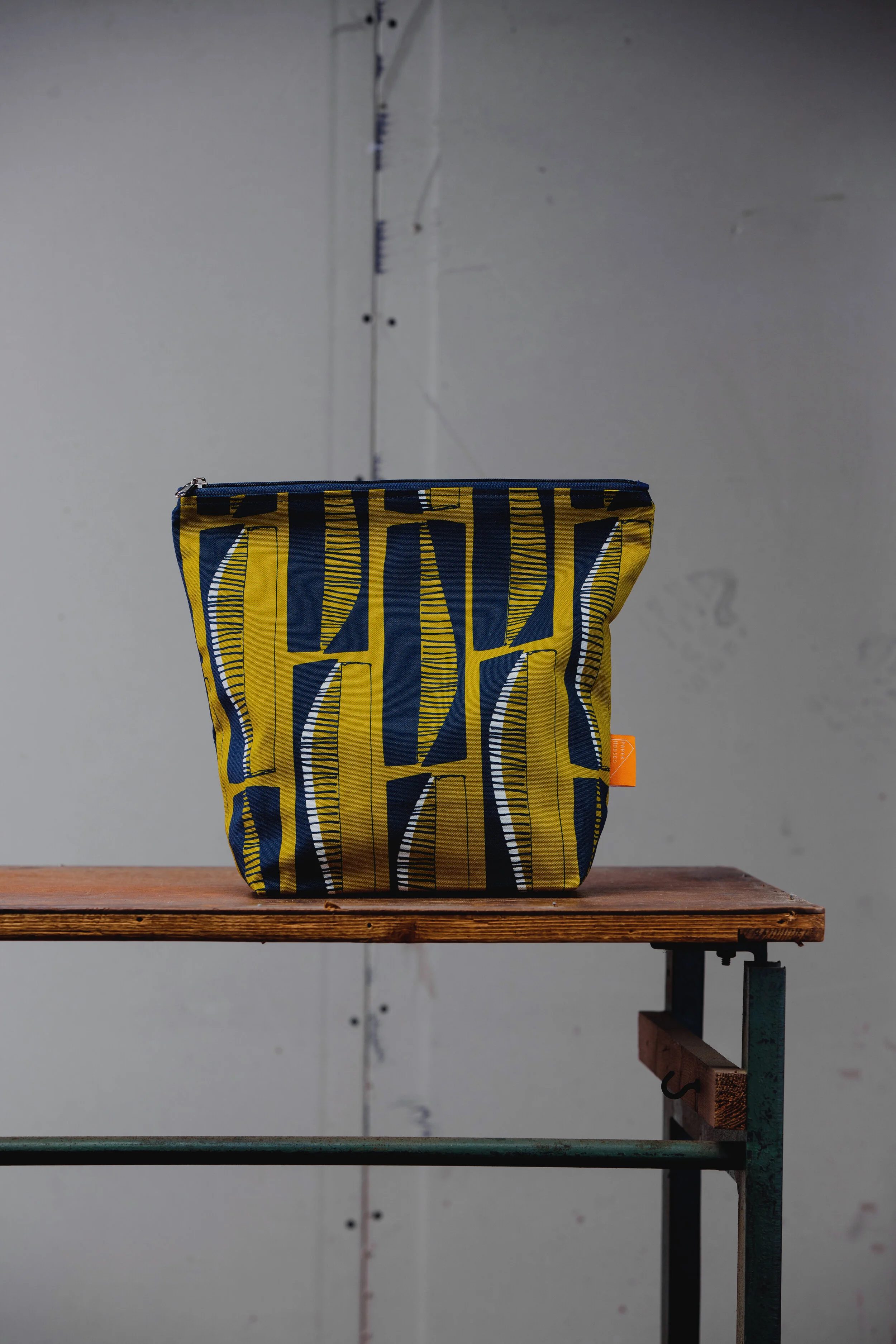 Washbag – Medium Ochre Case