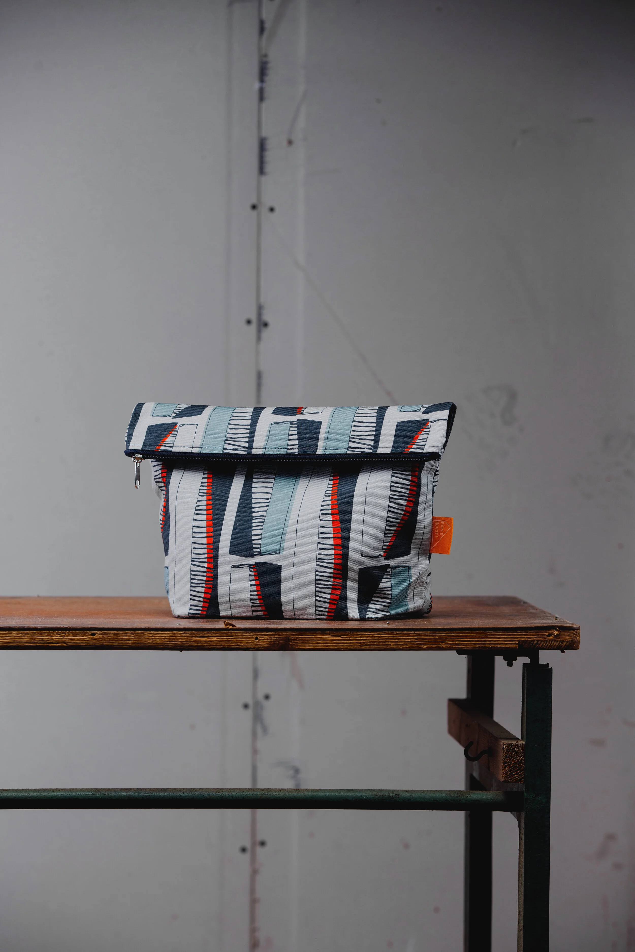 Washbag – Large Red Line Case