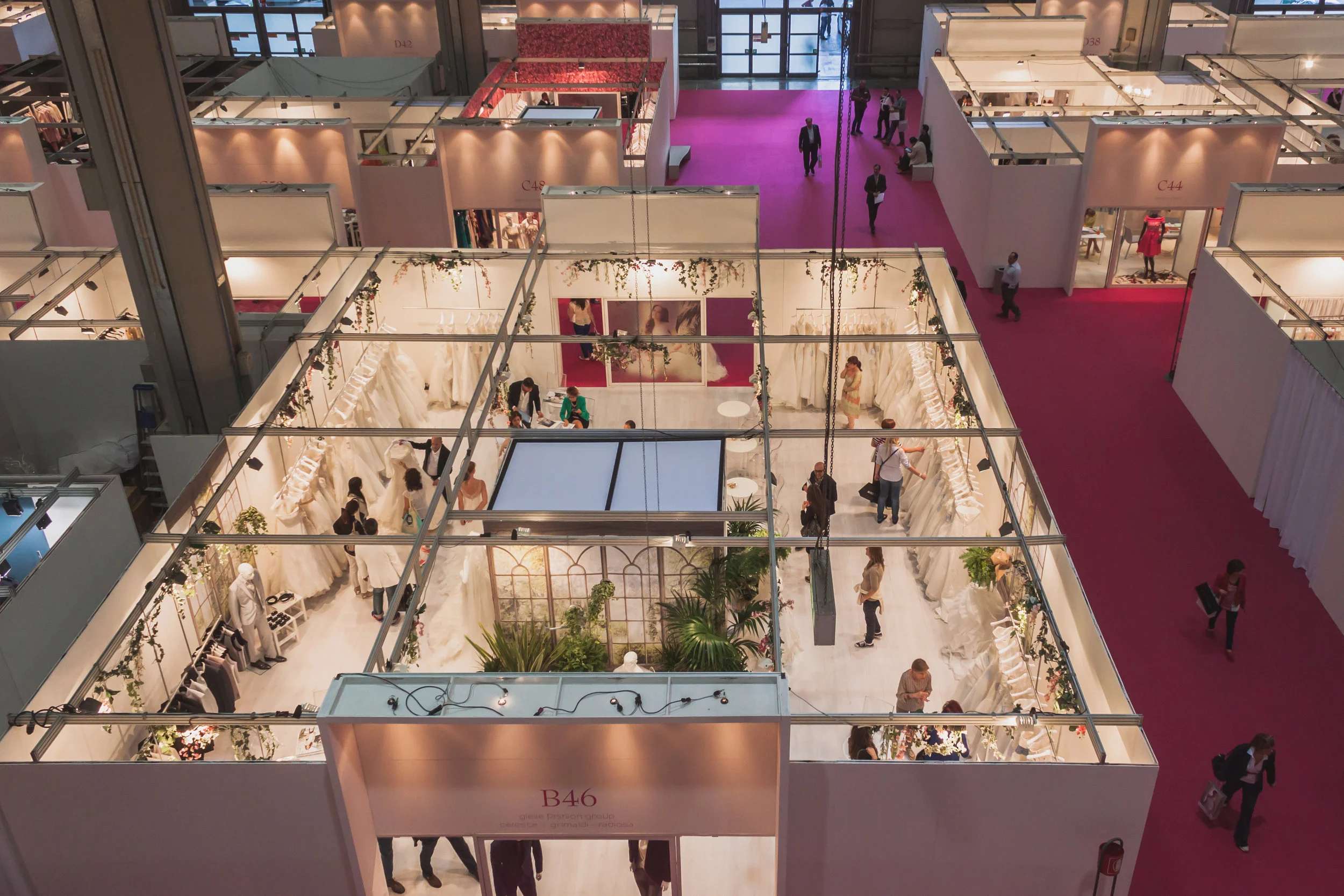 a typical bridal show set-up