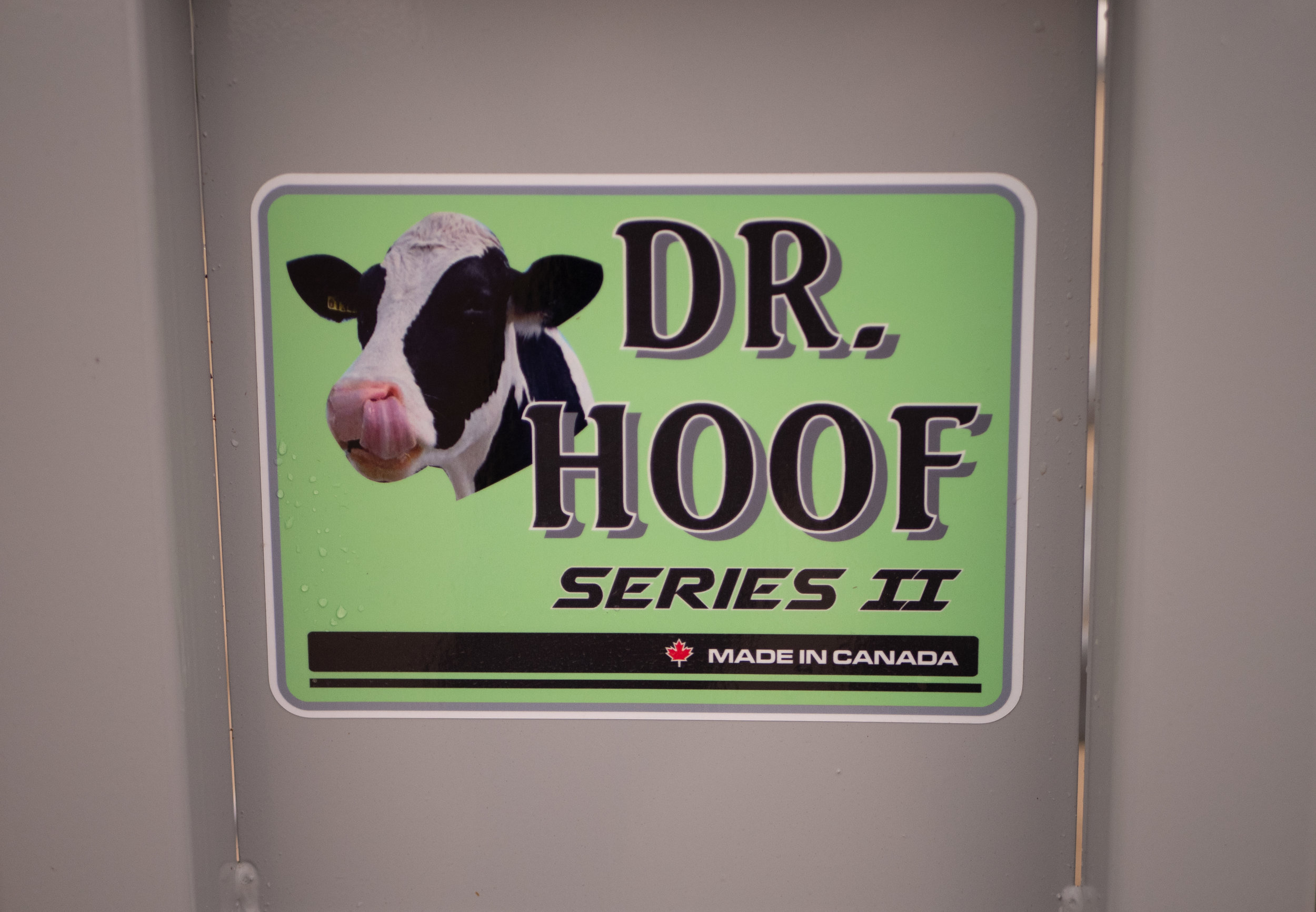 Dr Hoof Trimming Crate  Chute Series II.jpg