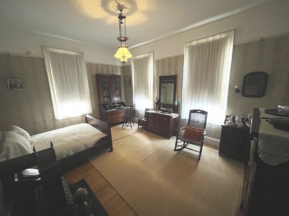 Senator &amp; Mrs. Garfield's bedroom