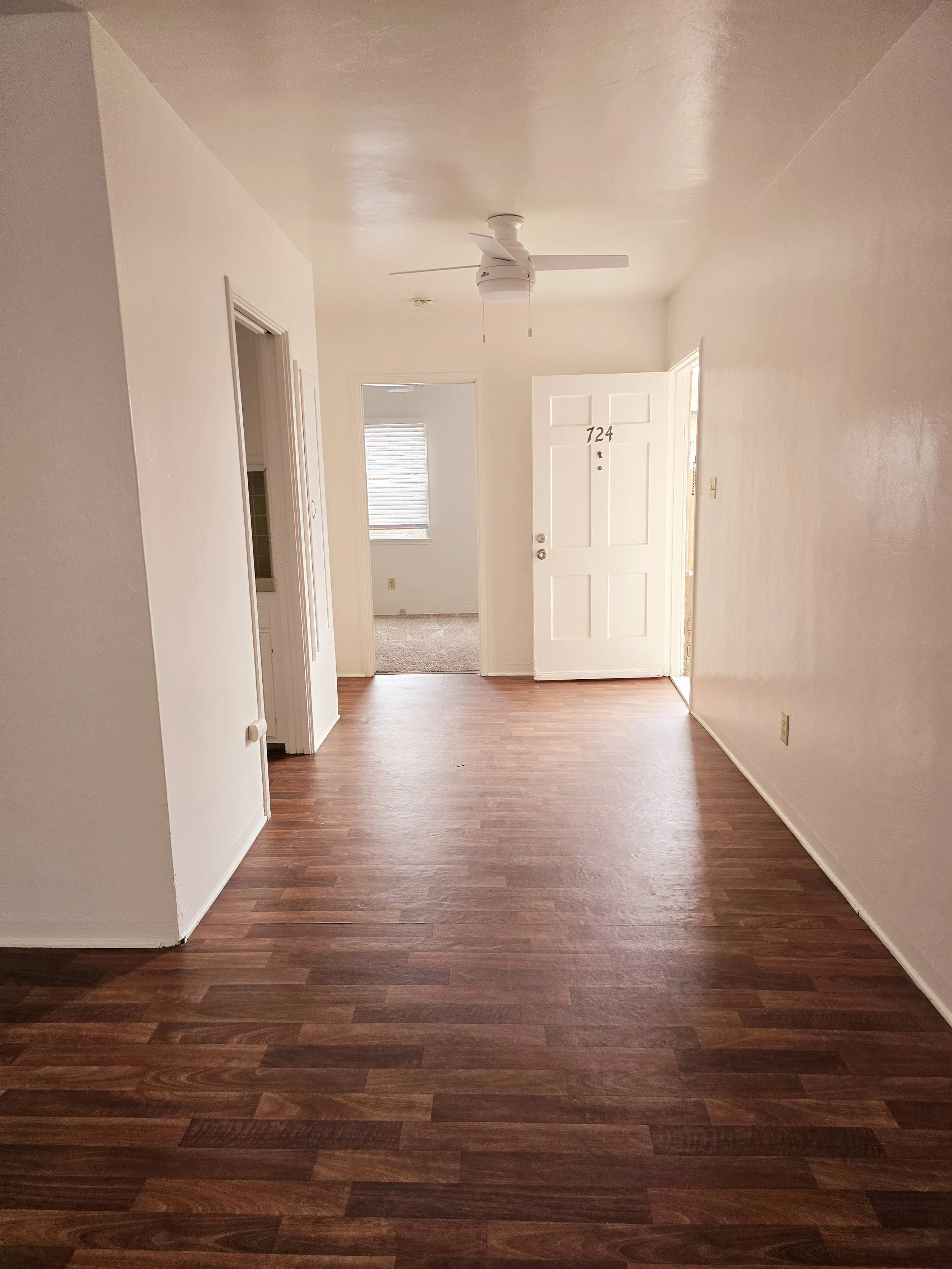 724 Emerald entryway.jpeg