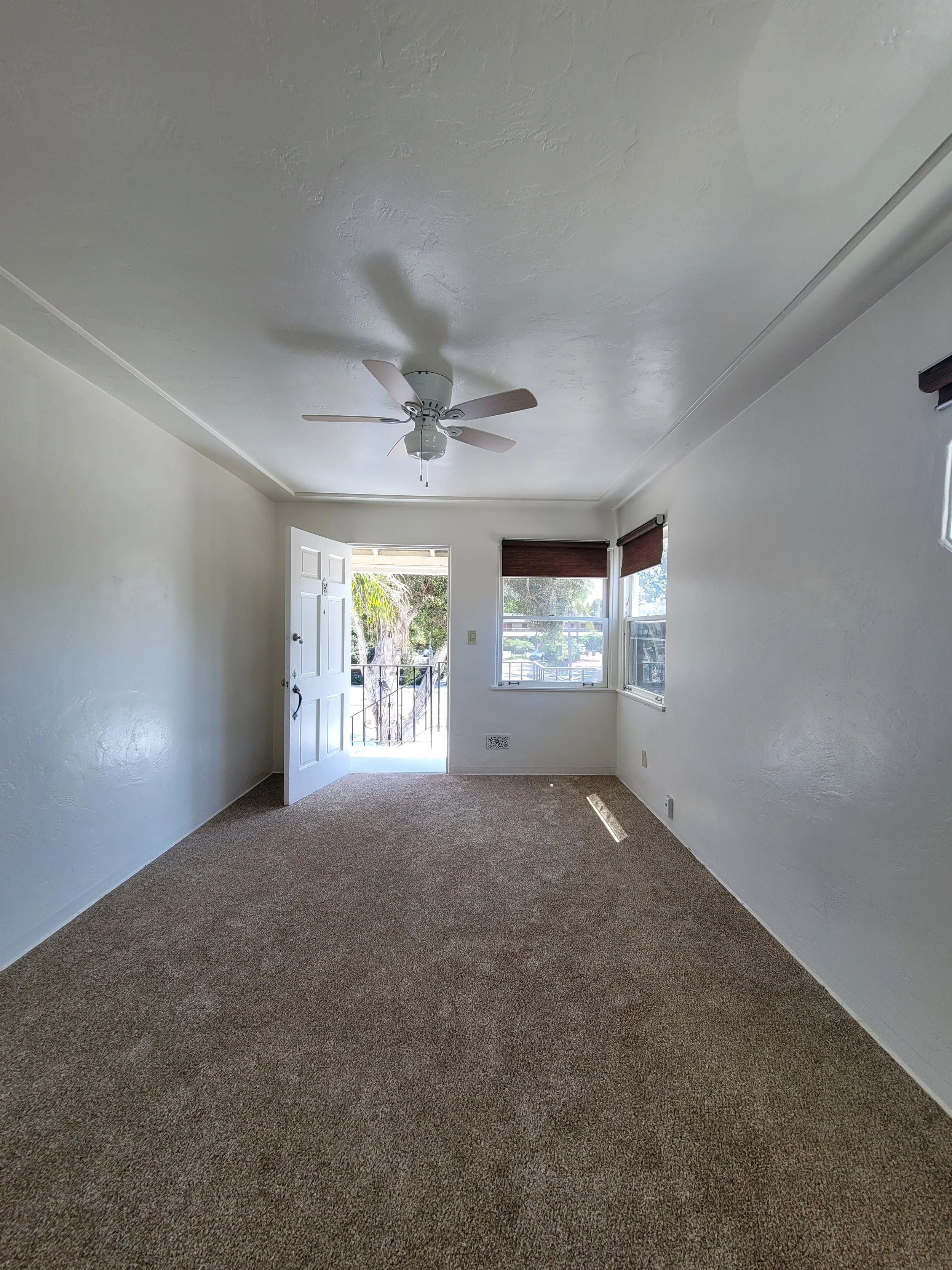 4006 Mission Living2.jpg