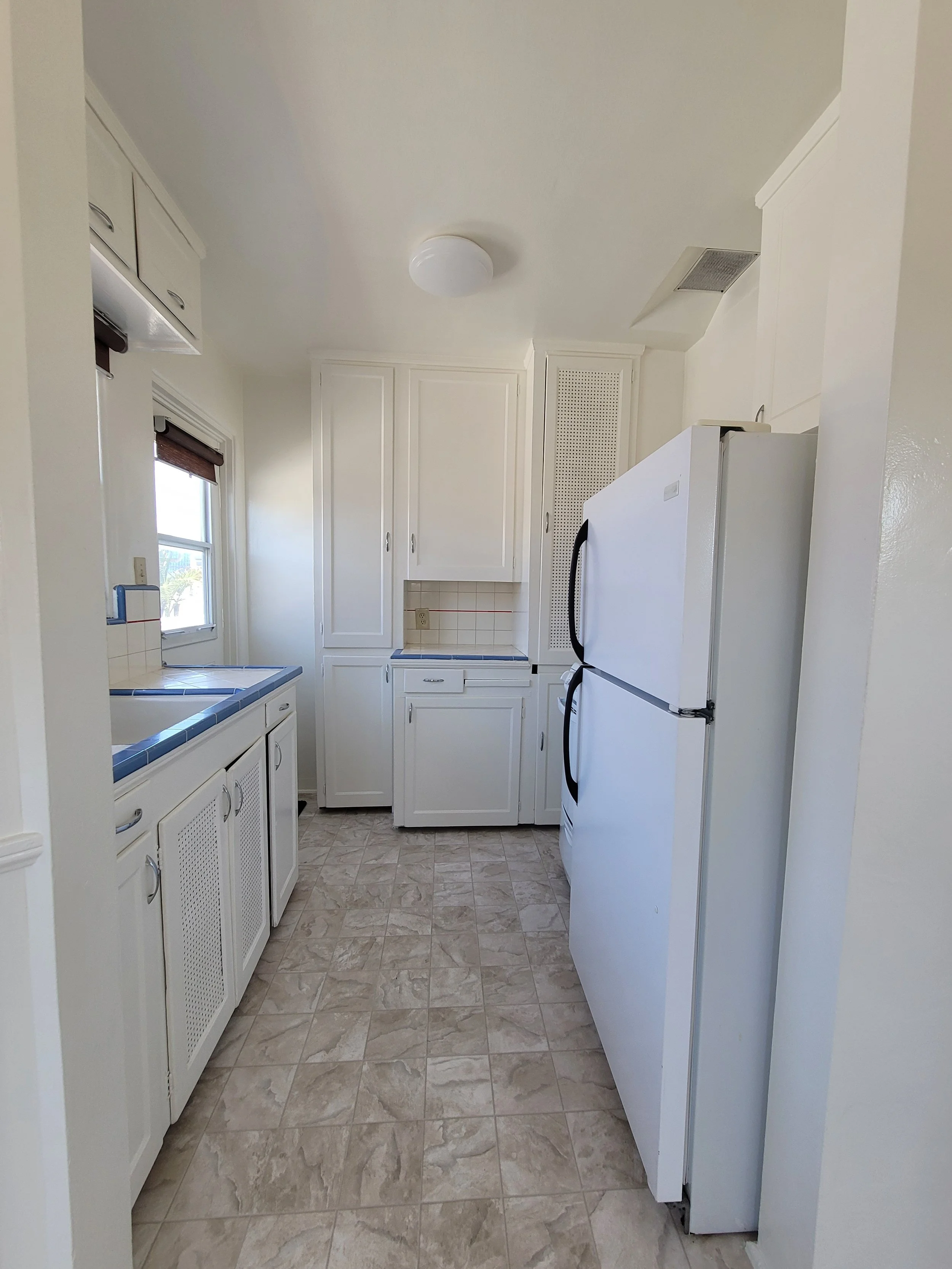 4006 Mission Kitchen.jpg