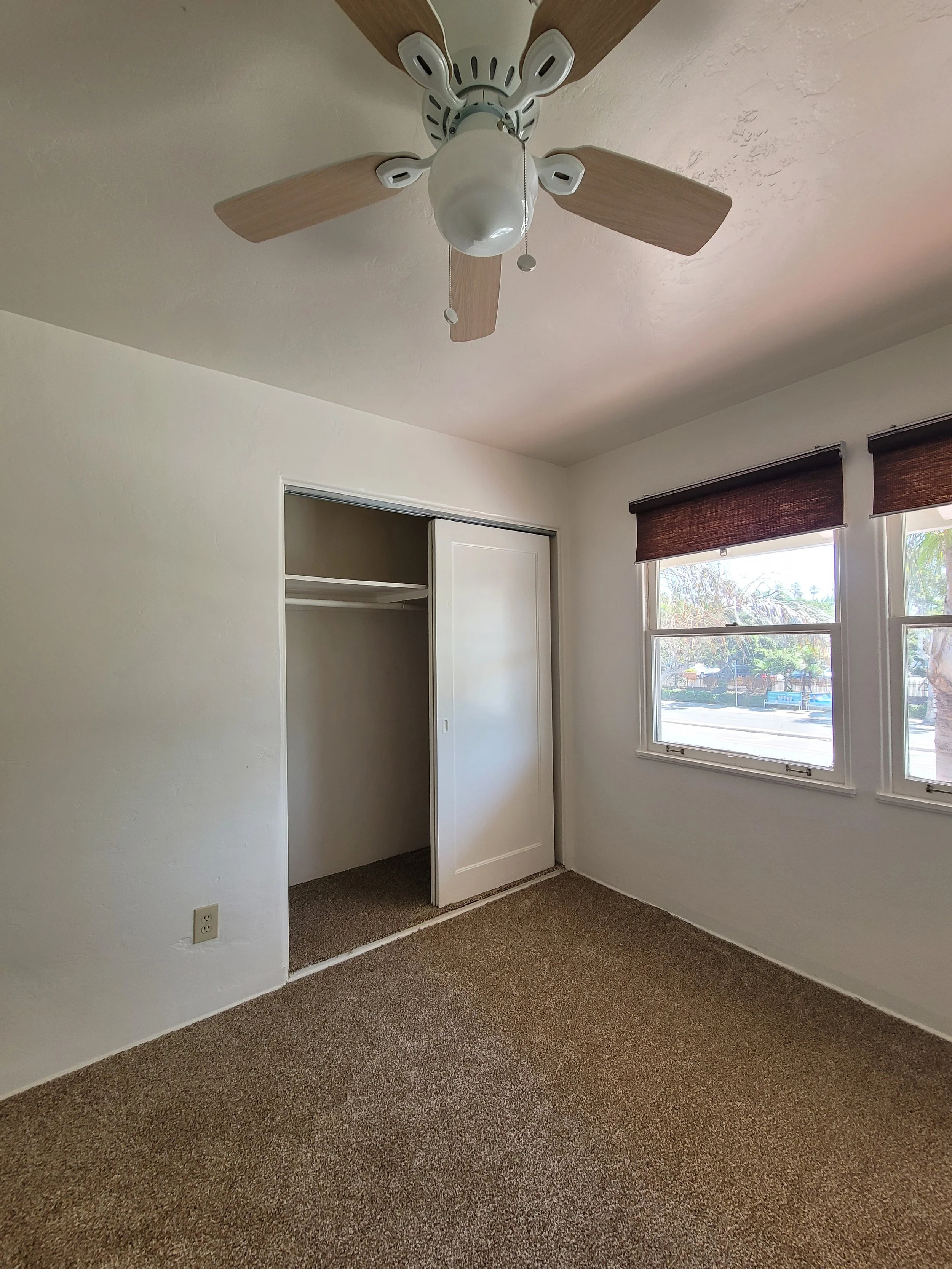 4006 Mission Bedroom closet.jpg