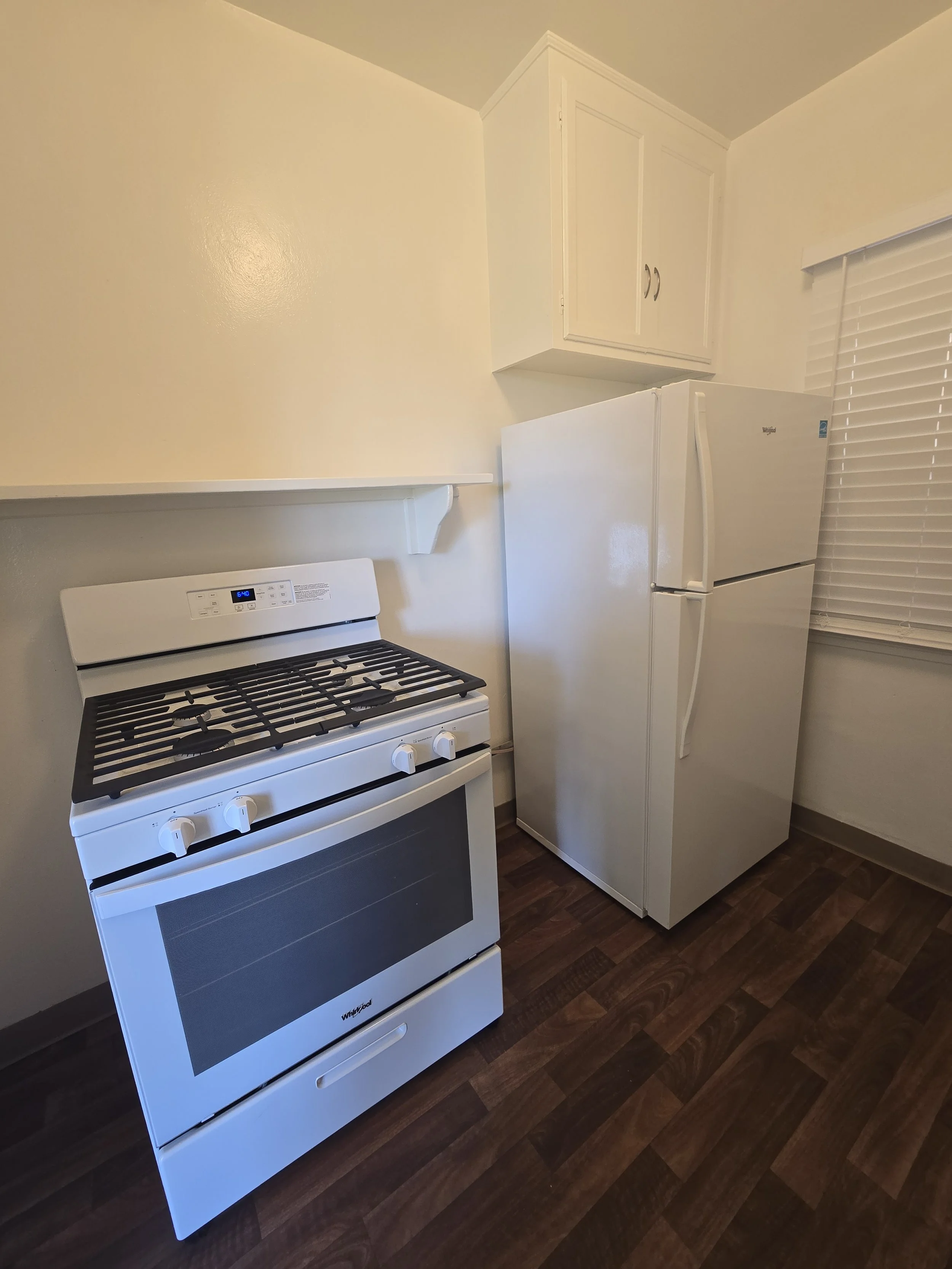 724 Emerald Kitchen Appliances.jpg