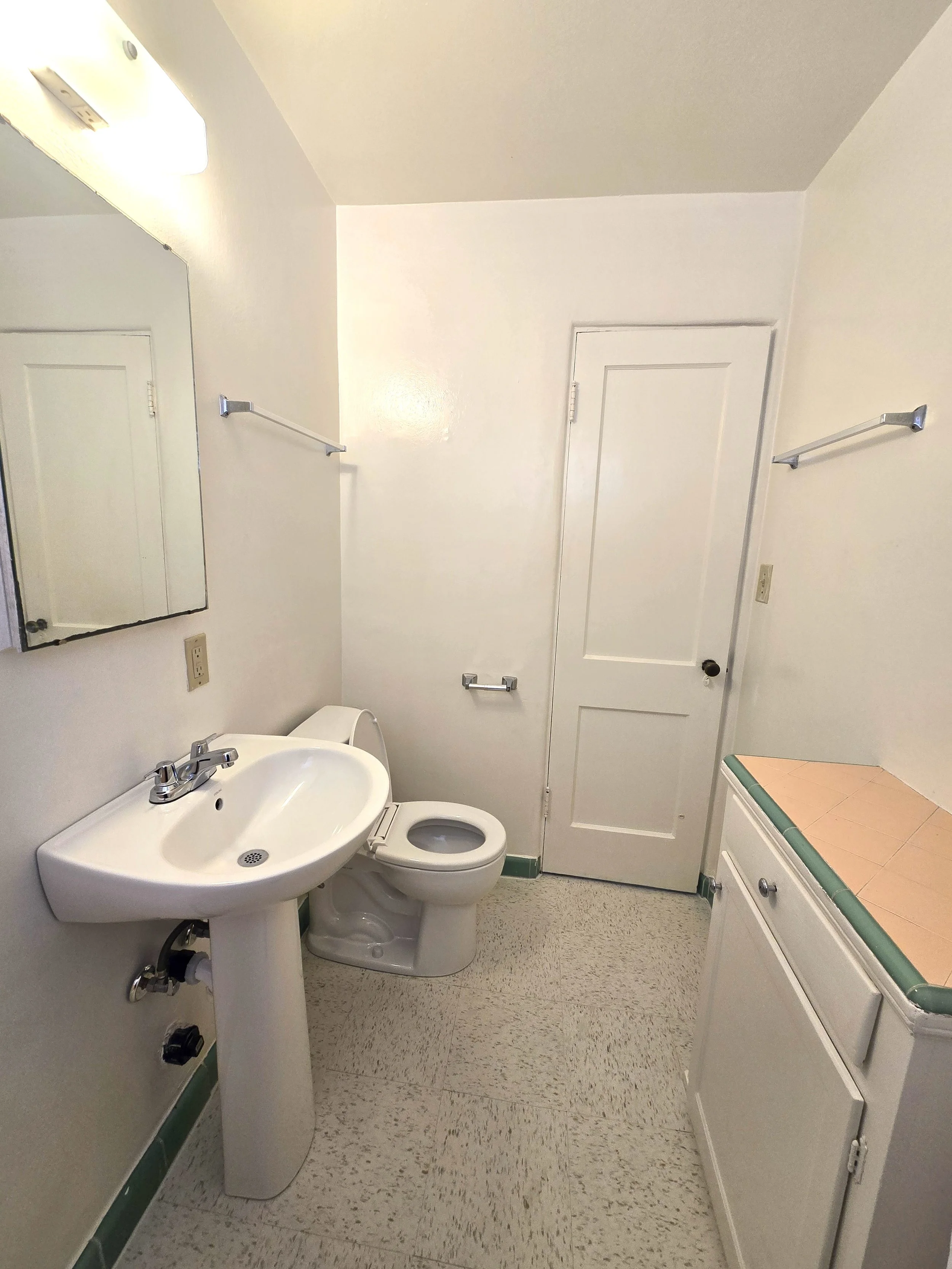 4006 Mission Bath1.jpg