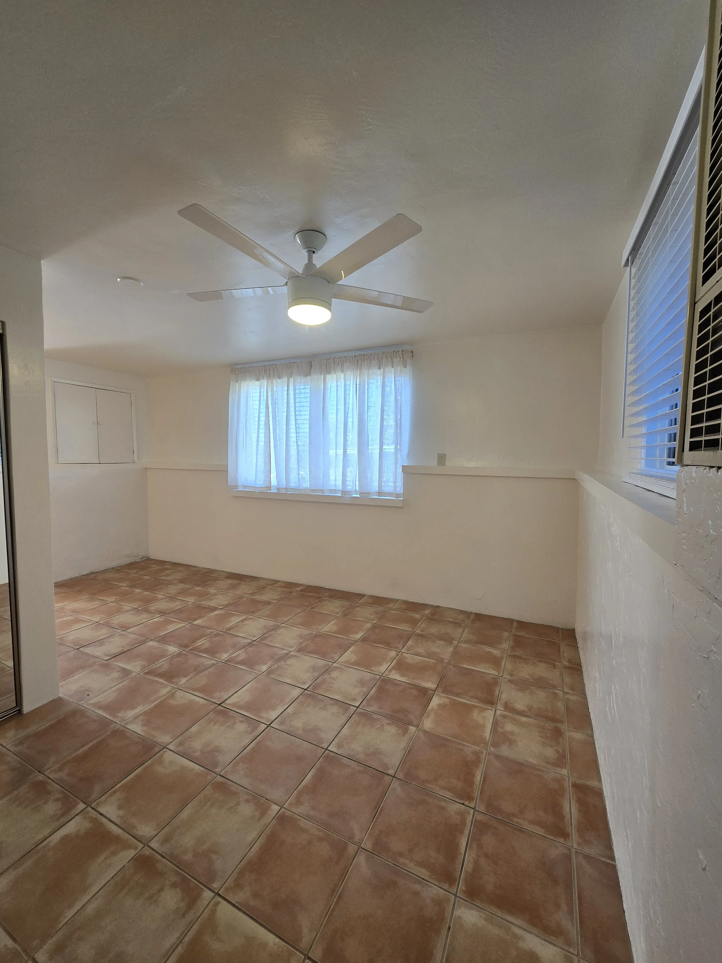 2355.5 Curlew Dinning area.jpg