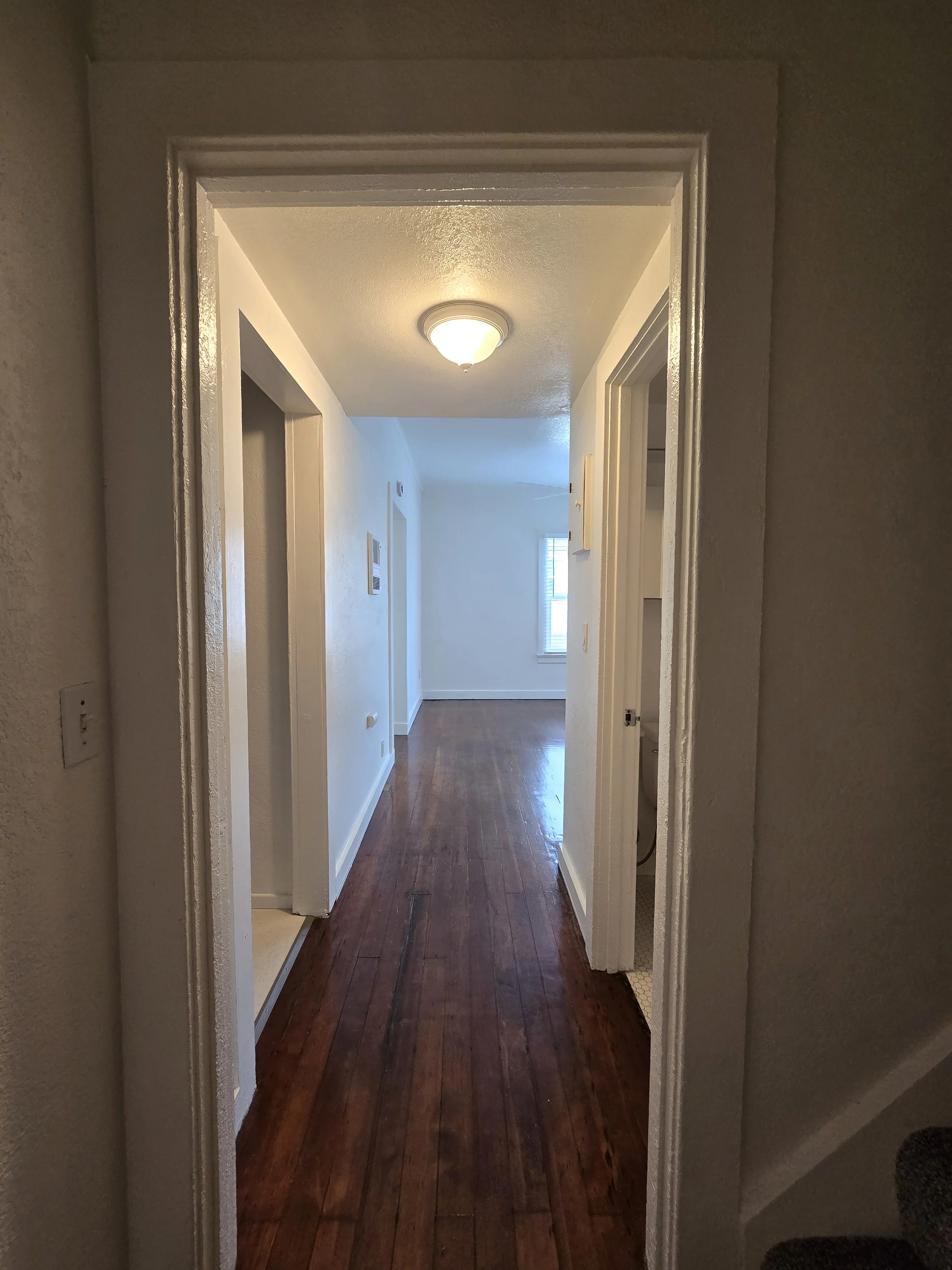 718-B SR Hallway.jpg