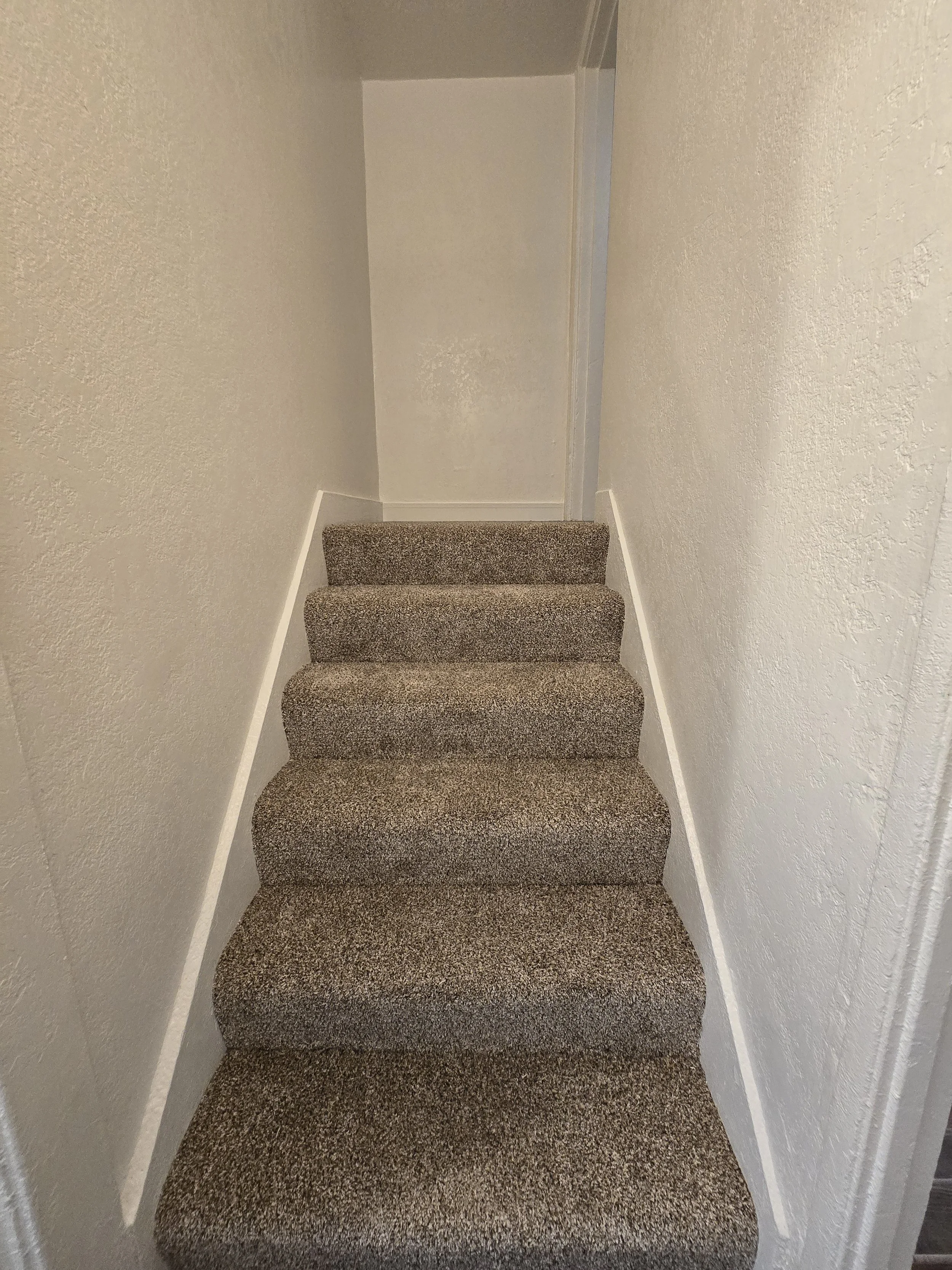 718-B SR Front Staircase.jpg