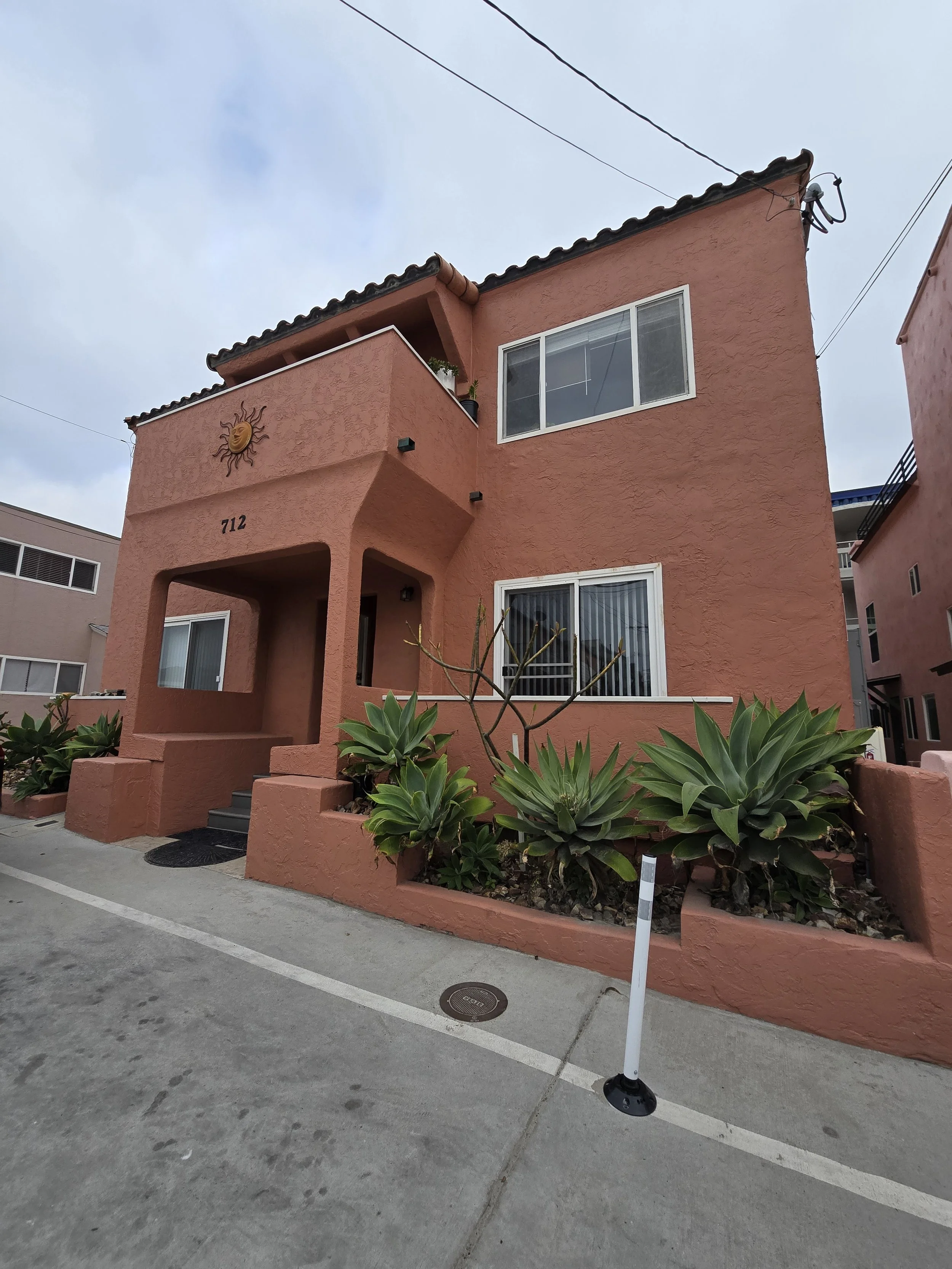 712 Santa Rita Exterior 1.jpg