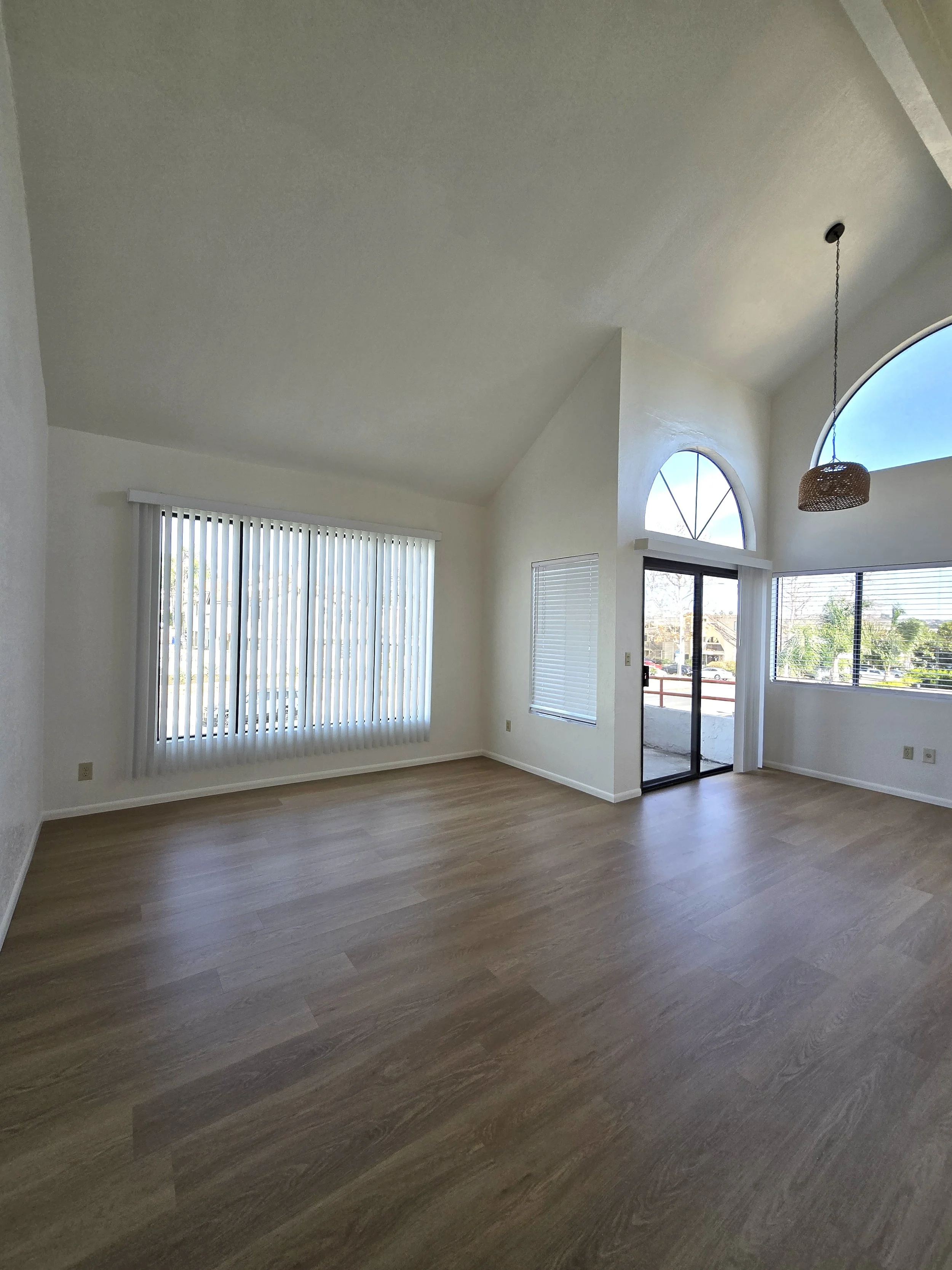 2053-1 Garnet Living room1.jpg