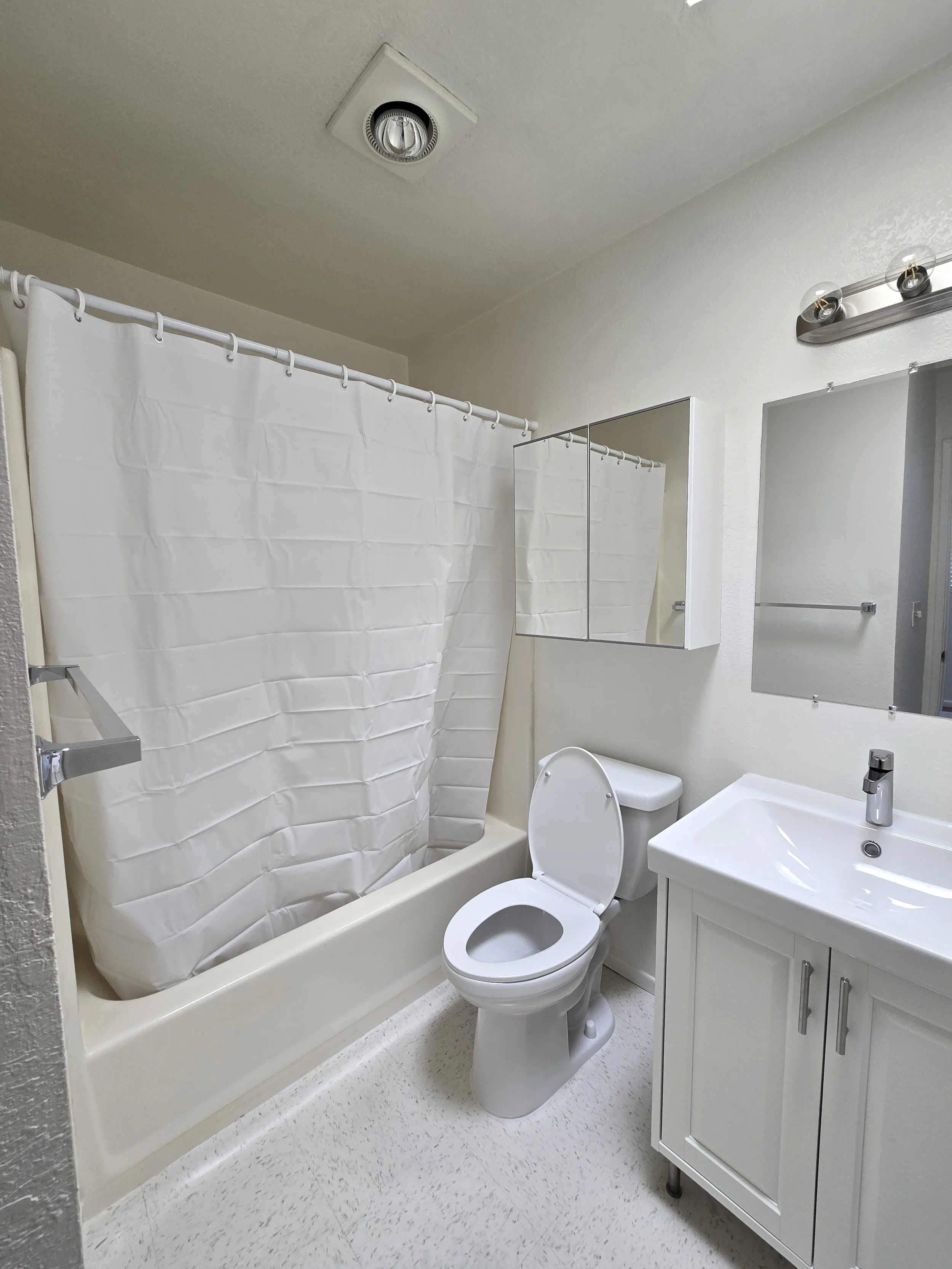 2053-1 Garnet Bath in bedroomjpg.jpg