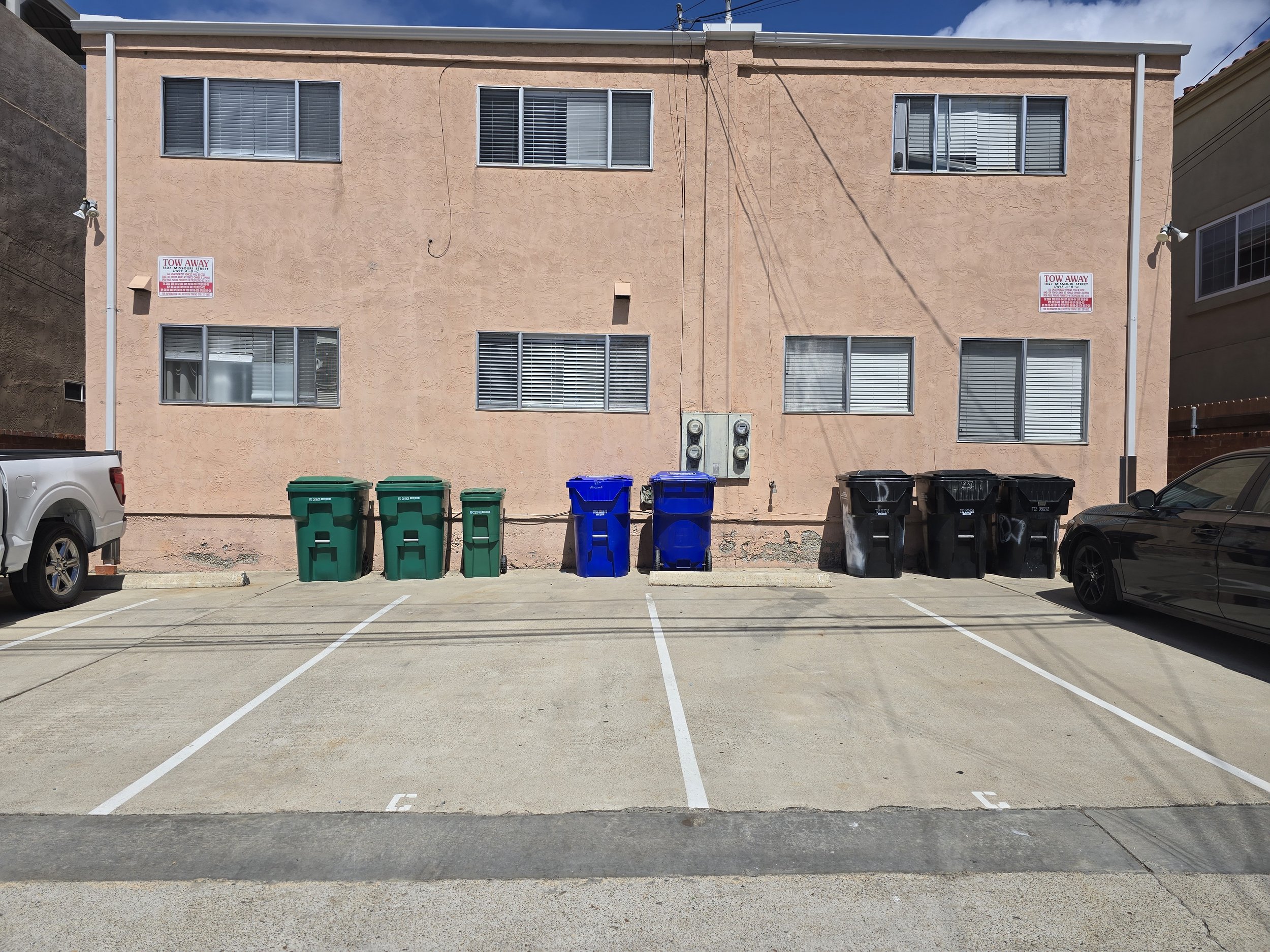 1827 Missouri Parking spaces.jpg