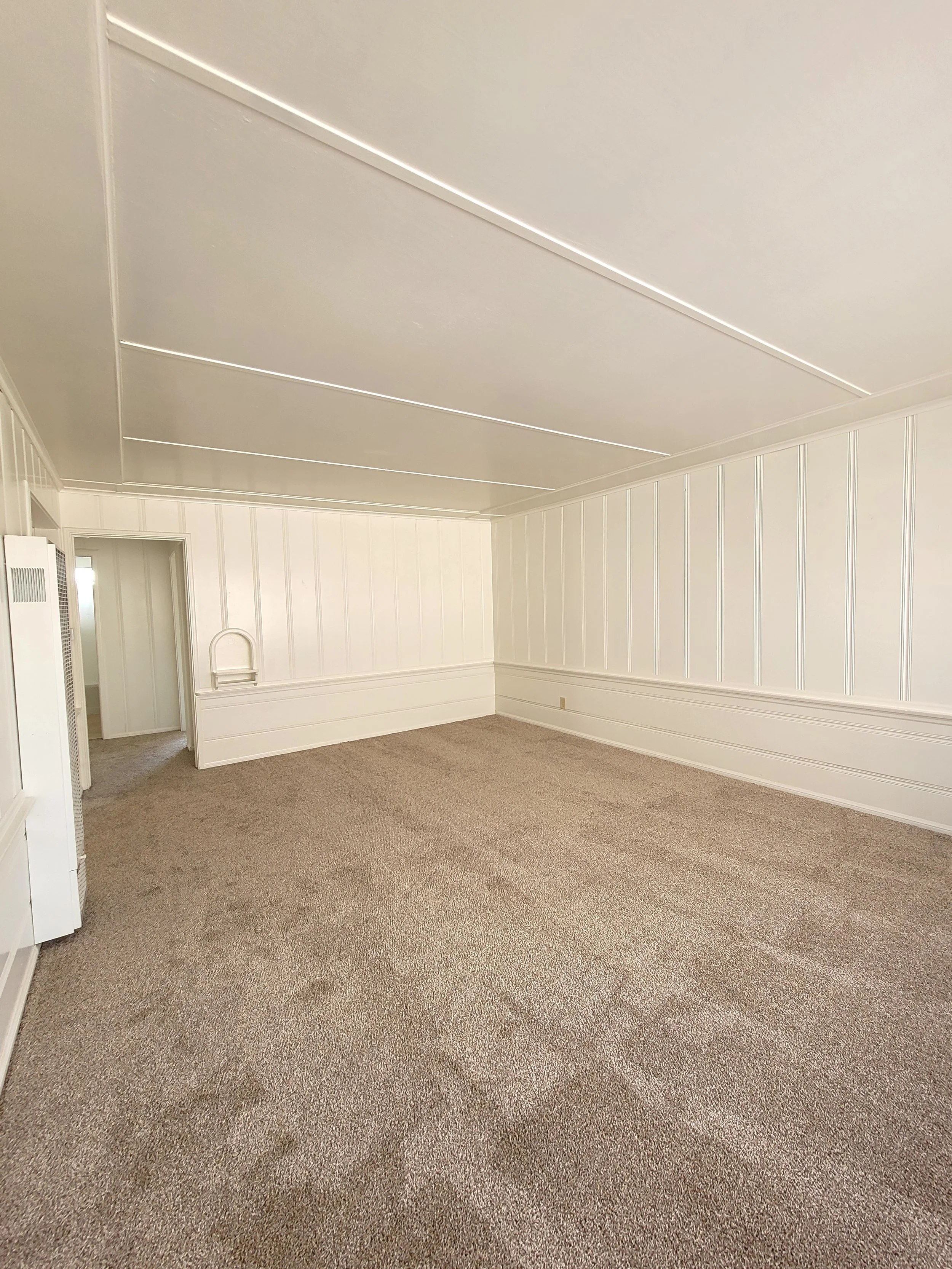 734 Emerald Living room2.jpg
