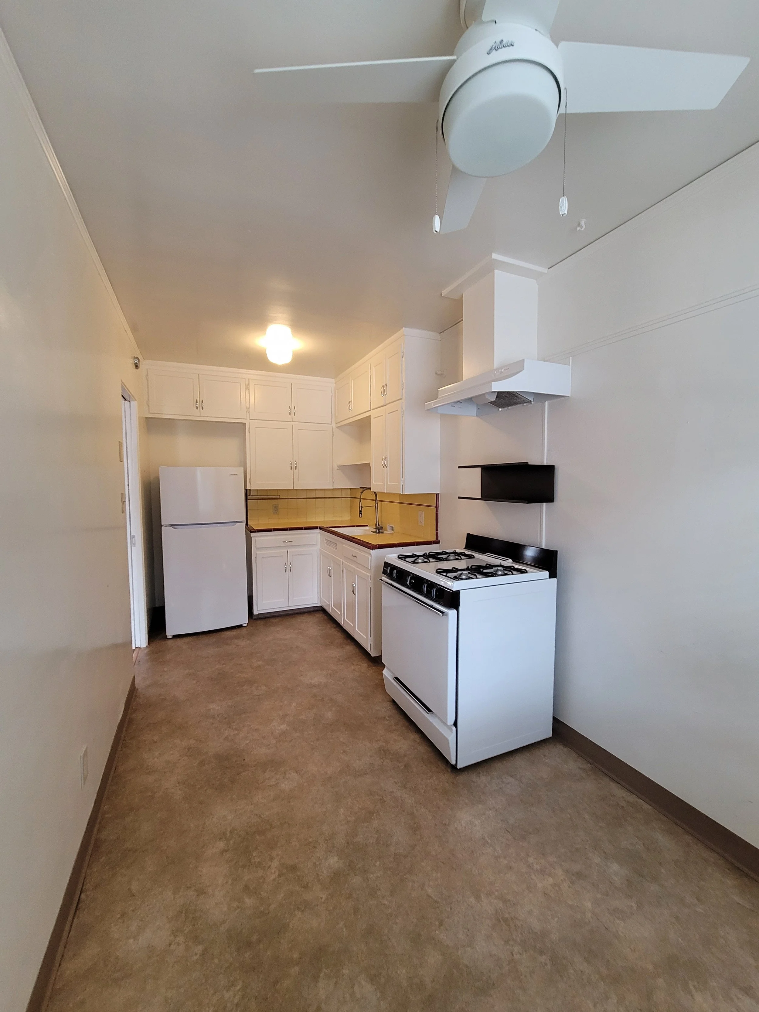 3718 Ingraham Kitchen 2.jpg