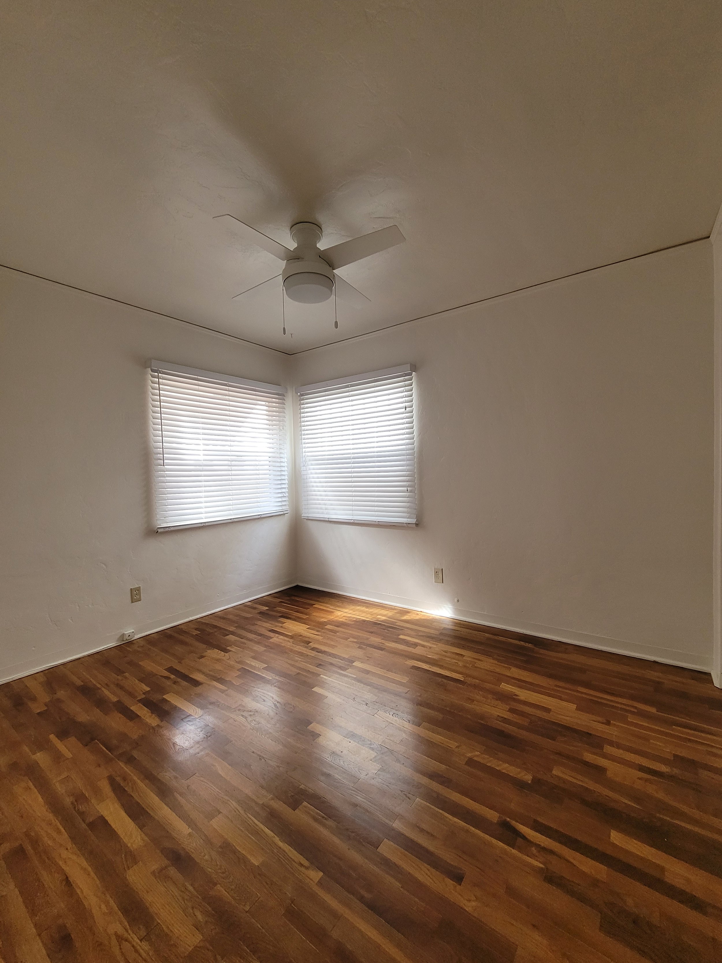 3718 Ingraham bedroom1.jpg