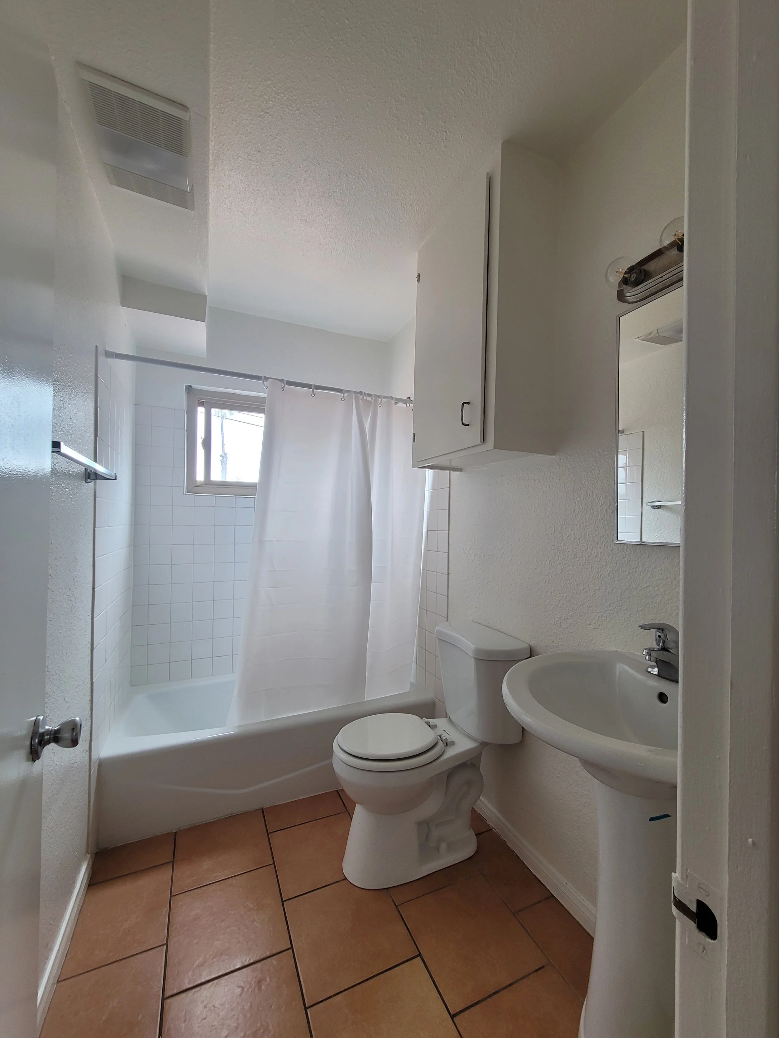 748 Wavecrest Bath.jpg