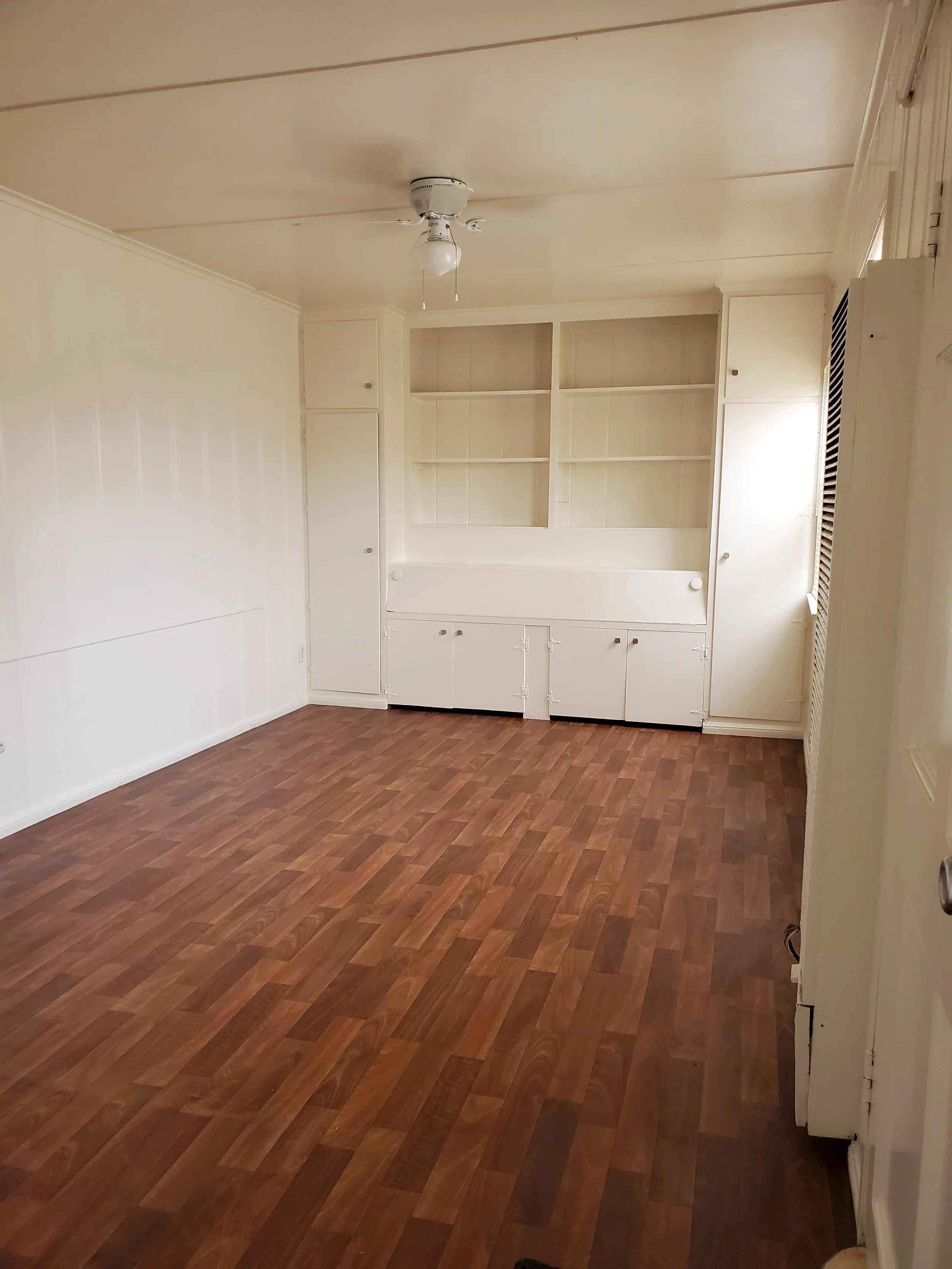 732 Emerald living room.jpg