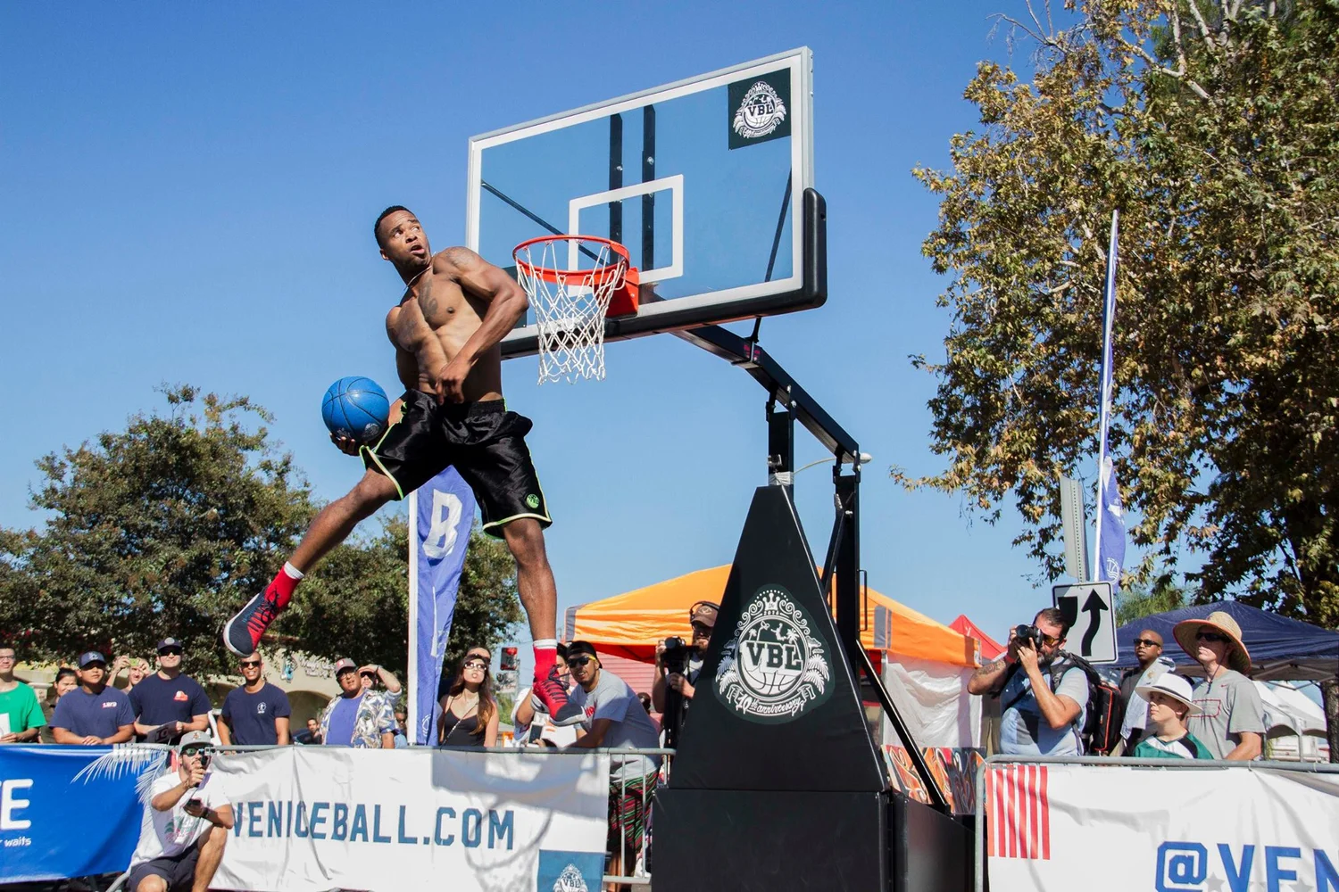 Global Dunk Empire performing in front of a crowd, photograph published on globaldunkempire.com