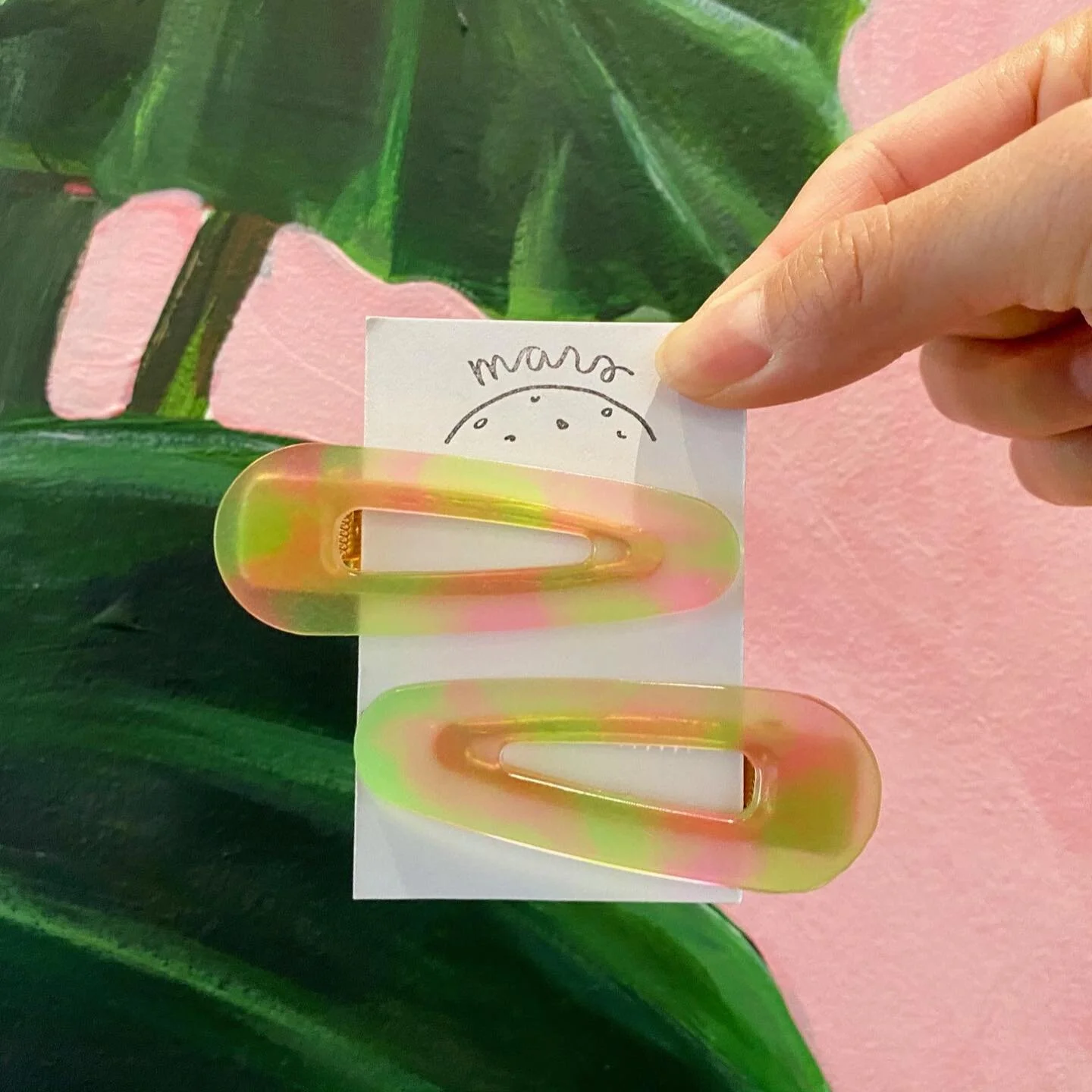 tropical vibes with these hairclips 🌴anything to make quarantine life more enjoyable!