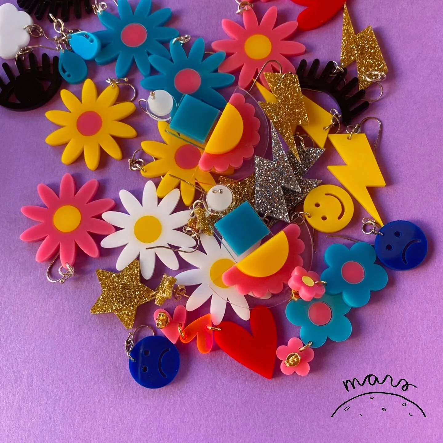 come shop for last minute gifts while you grab your coffee @drinkplaycoffee today! we&rsquo;ll be there all day *masks &amp; social distancing pls*