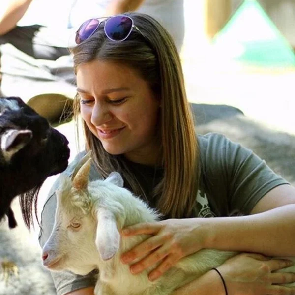 Danielle Poulin Riley Farm Rescue vollunteer.jpg