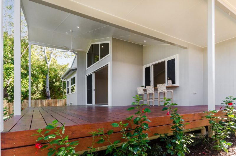 EllisDevelopments_Patio_Hamptons_Townsville_BuildersBlogHeader_GorgeousDesign.jpg