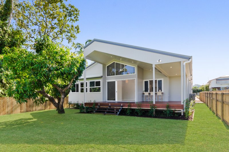EllisDevelopments_RearFacade_Hamptons_Townsville_BuildersBlogHeader_GorgeousDesign.jpg
