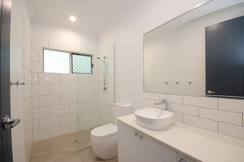 EllisDevelopments_Bathroom2_Hamptons_Townsville_BuildersBlogHeader_GorgeousDesign.jpg