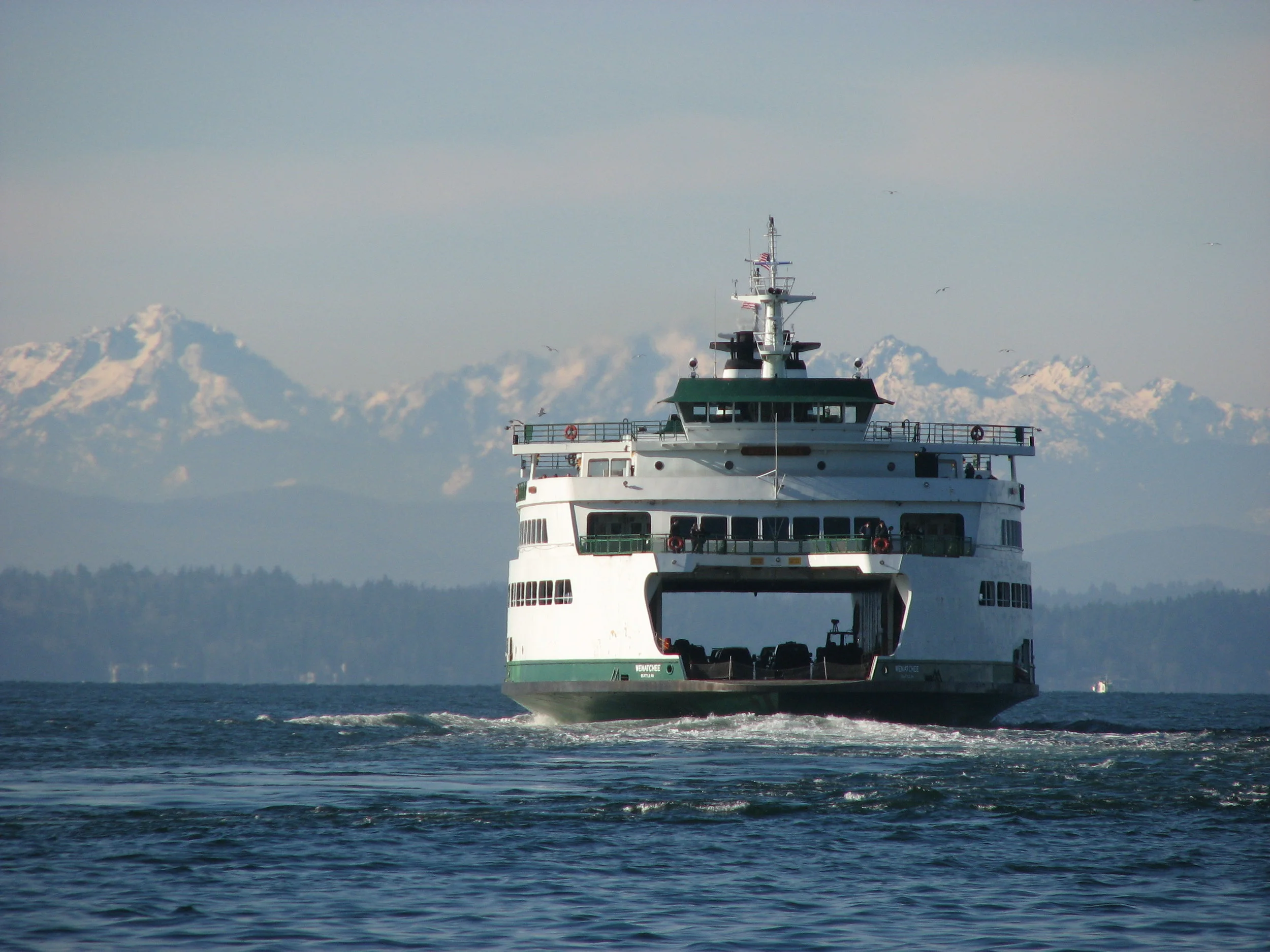 Ferry_Wenatchee_enroute_to_Bainbridge_Island_WA.jpg