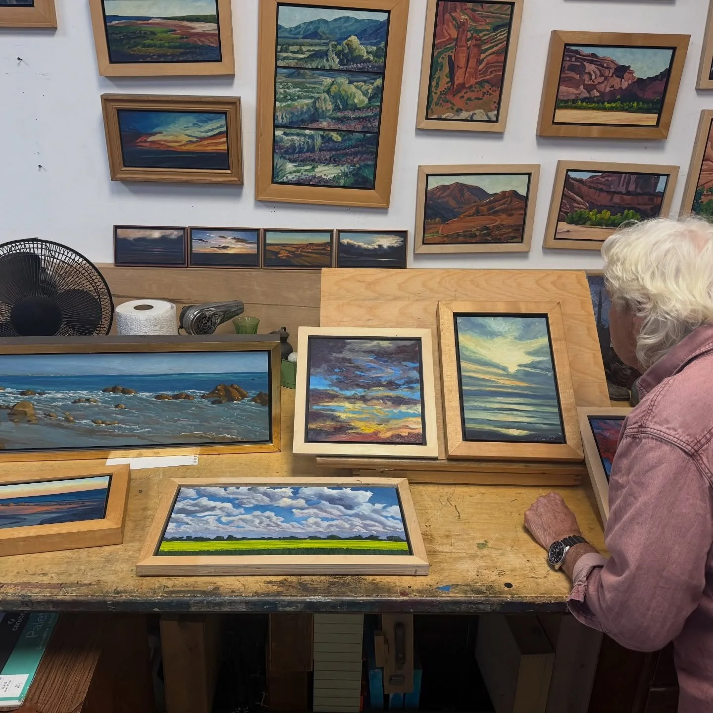 only one spot left in all four classes! 

drawers, snag a tuesday morning or wednesday night spot in the studio ✏️

painters, claim the last easel in our tuesday or wednesday afternoon class 🎨

all levels welcome, sign up online or give us a call