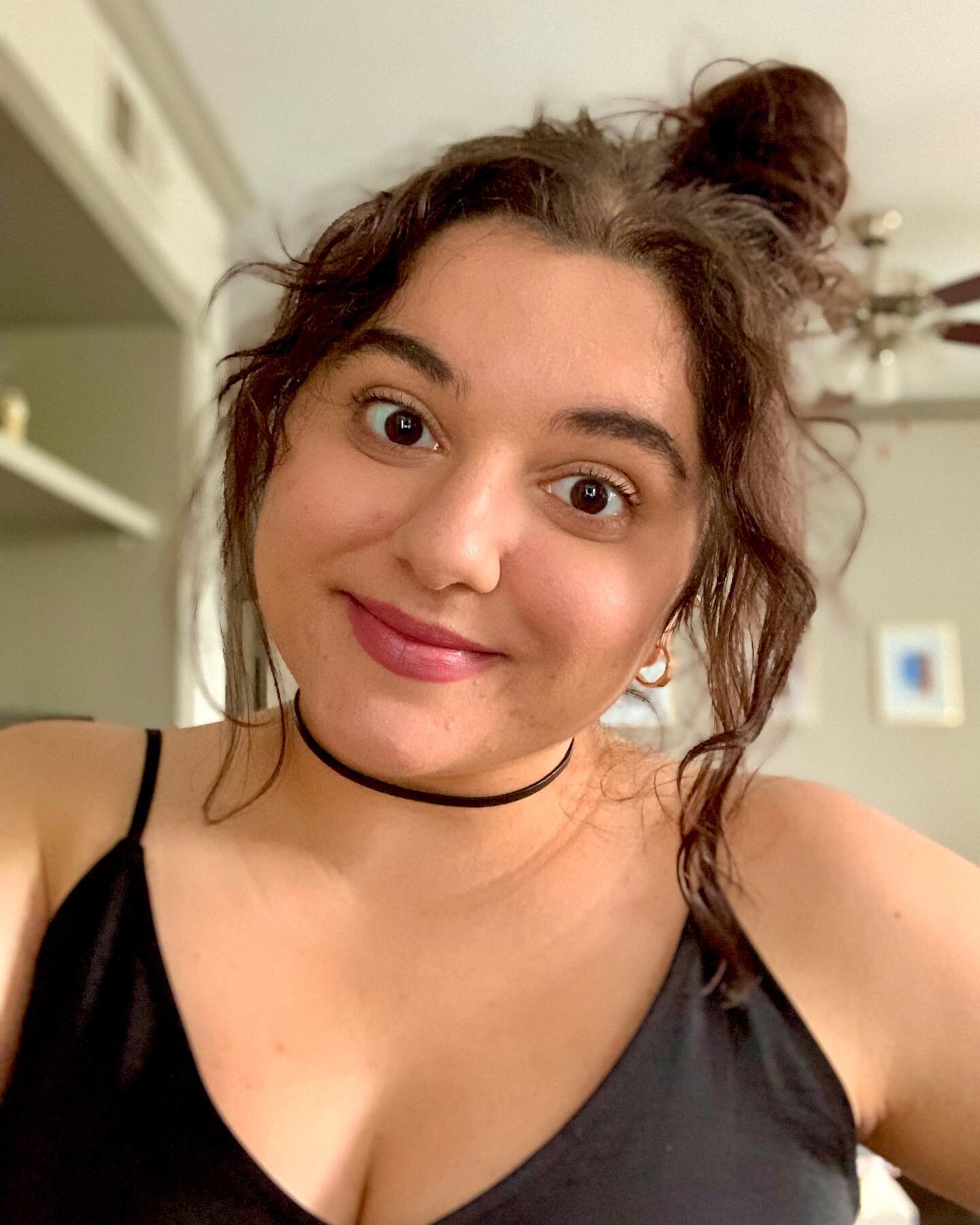 Buenas! 🌞 I&rsquo;m Monica (she/her/ella) and I&rsquo;ll be taking over the #LatinxInPublishing Instagram today for #SalaSunday! 

This is my second takeover and I&rsquo;m excited to announce that in addition to my Director of Brand Management role 