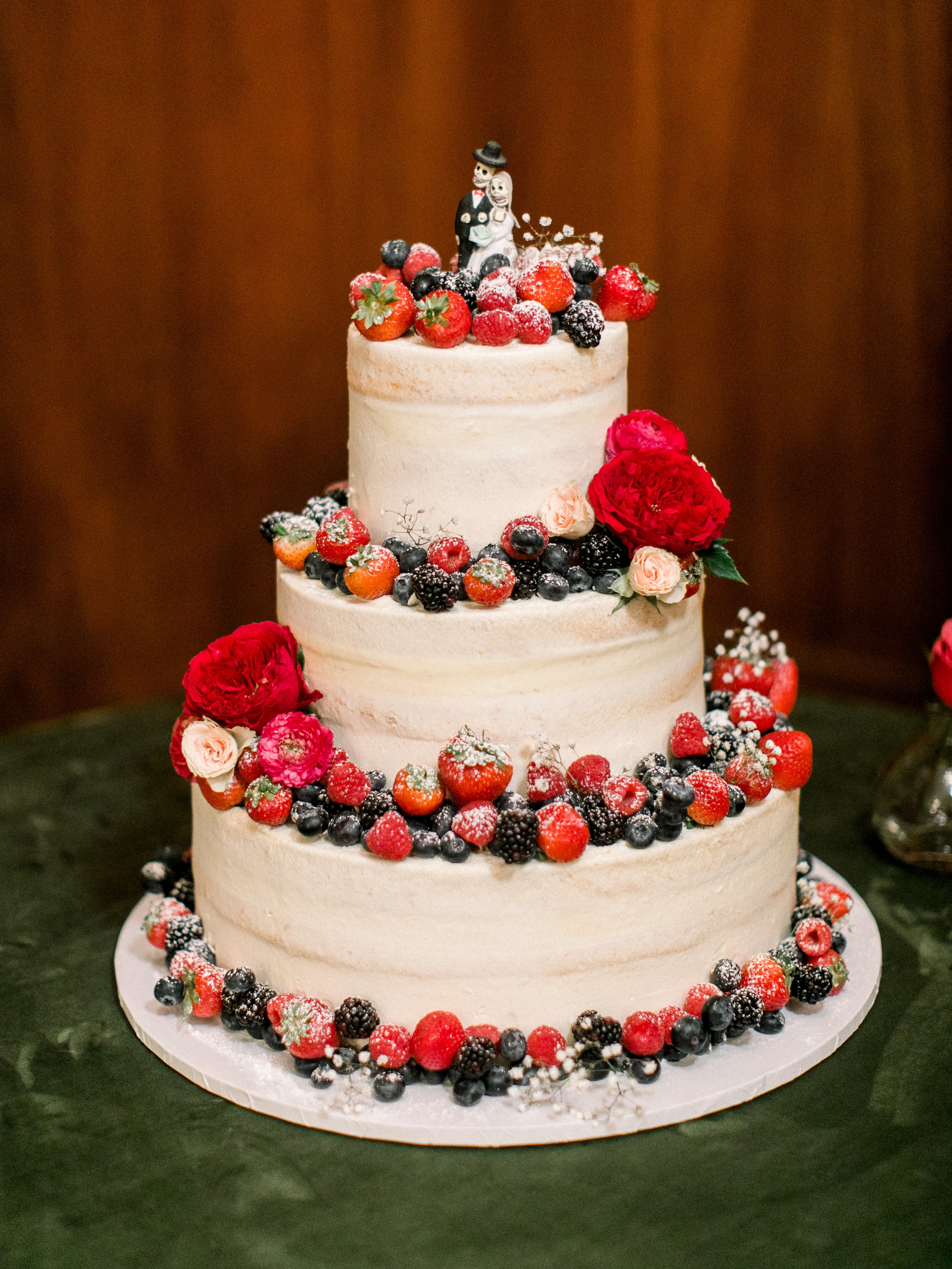  Stephanie &amp; Leo's Cake- Photo by Sposto Photo 