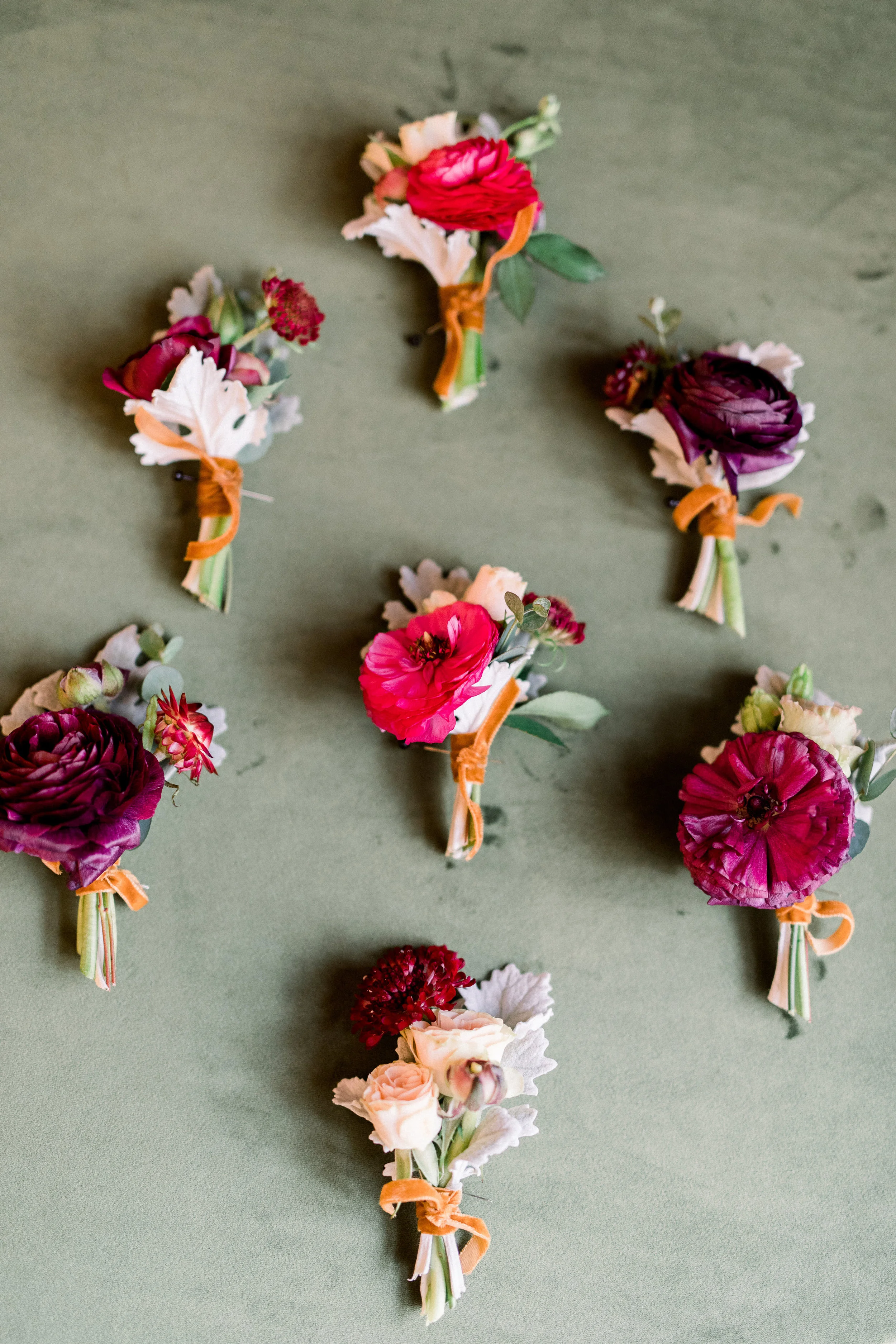 Boutonnières- Photo by Sposto Photo