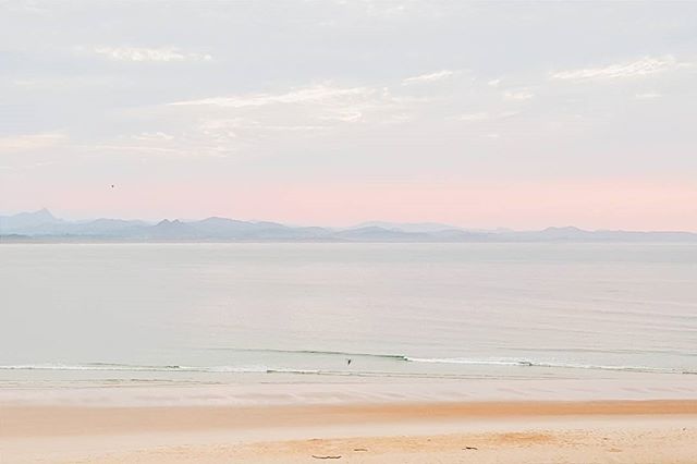 Good morning from Paradise 💗🌅
#spotthehotairballoon @byronbayballooning
one of yours?
.
.
.
.
.
.
.
.
.
.
#byronbay#byron#byronaccommodation#byronbayaccommodation#gosamara#byronbayapartments#byronfamilyholiday#byronattractions#byronlife#byronthings